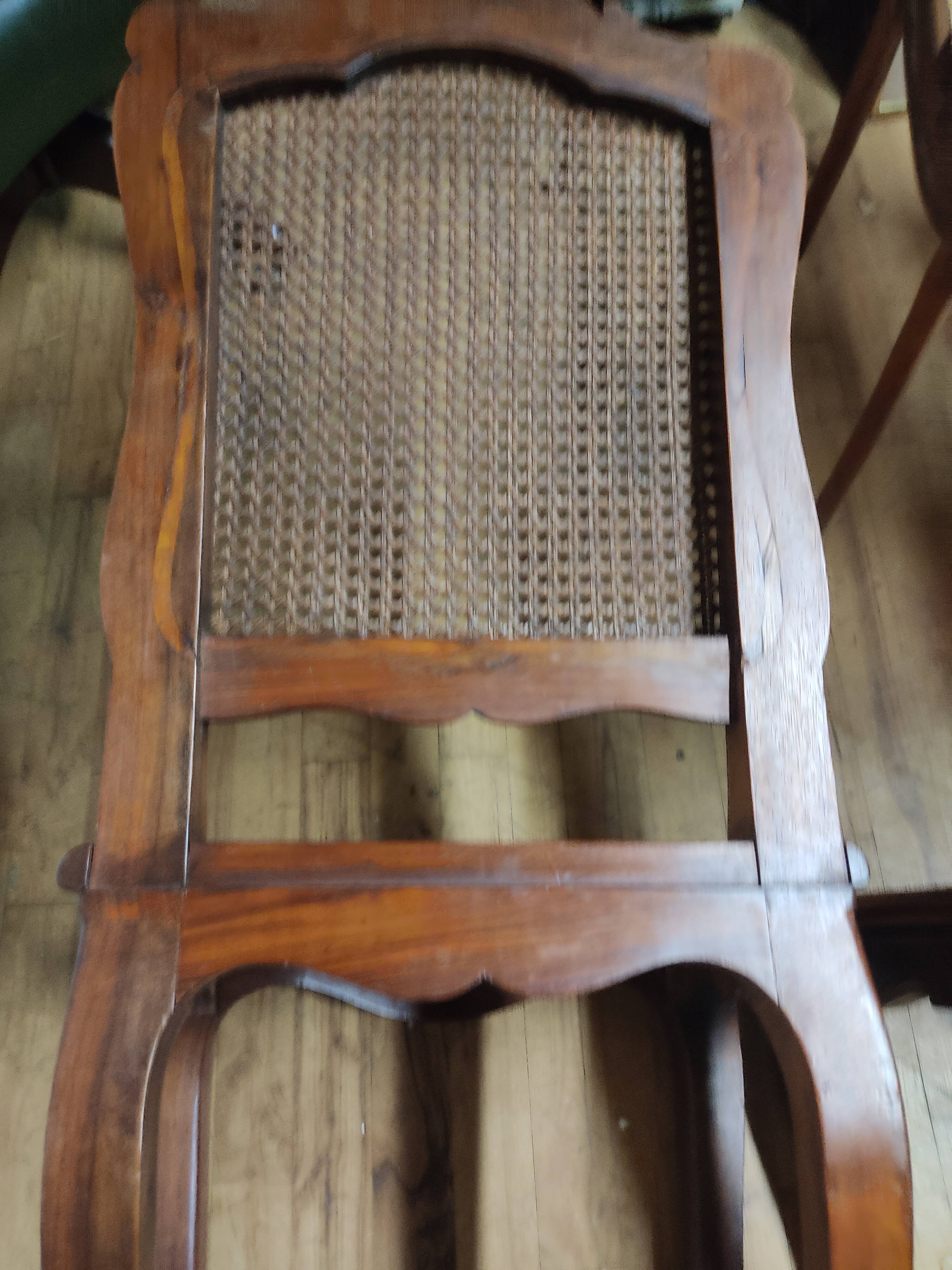 Chaises cannées noyer Louis XV