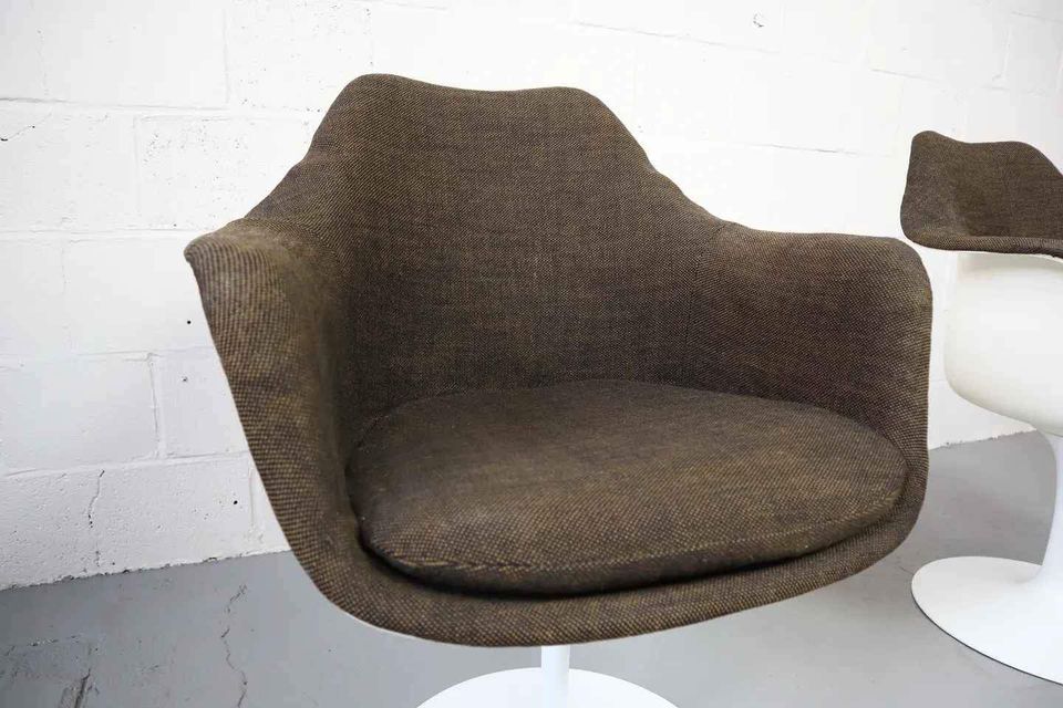 Set of two Eero Saarinen swivel Tulip Armchairs model 150, 1970's