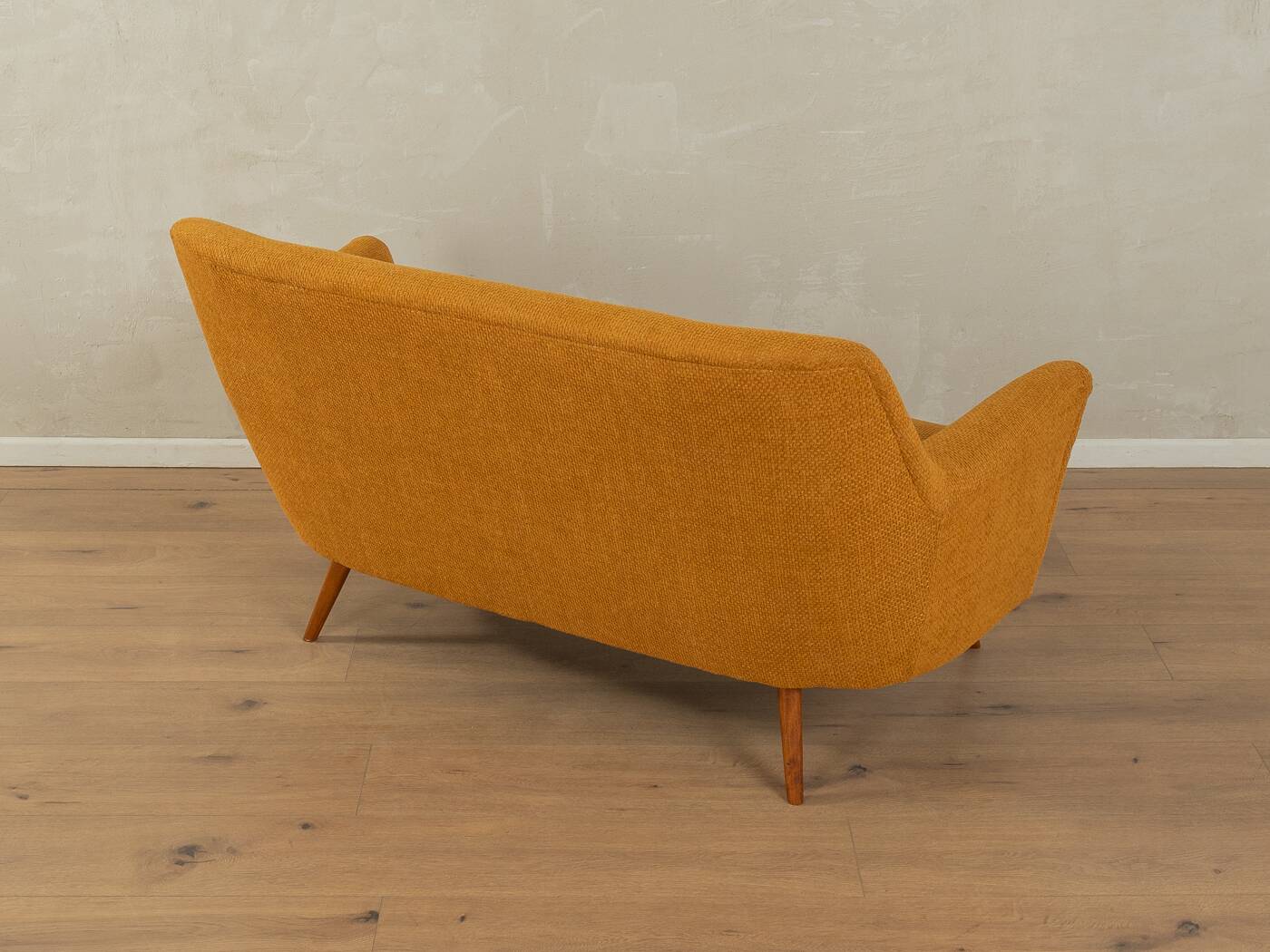 Charming cocktail sofa