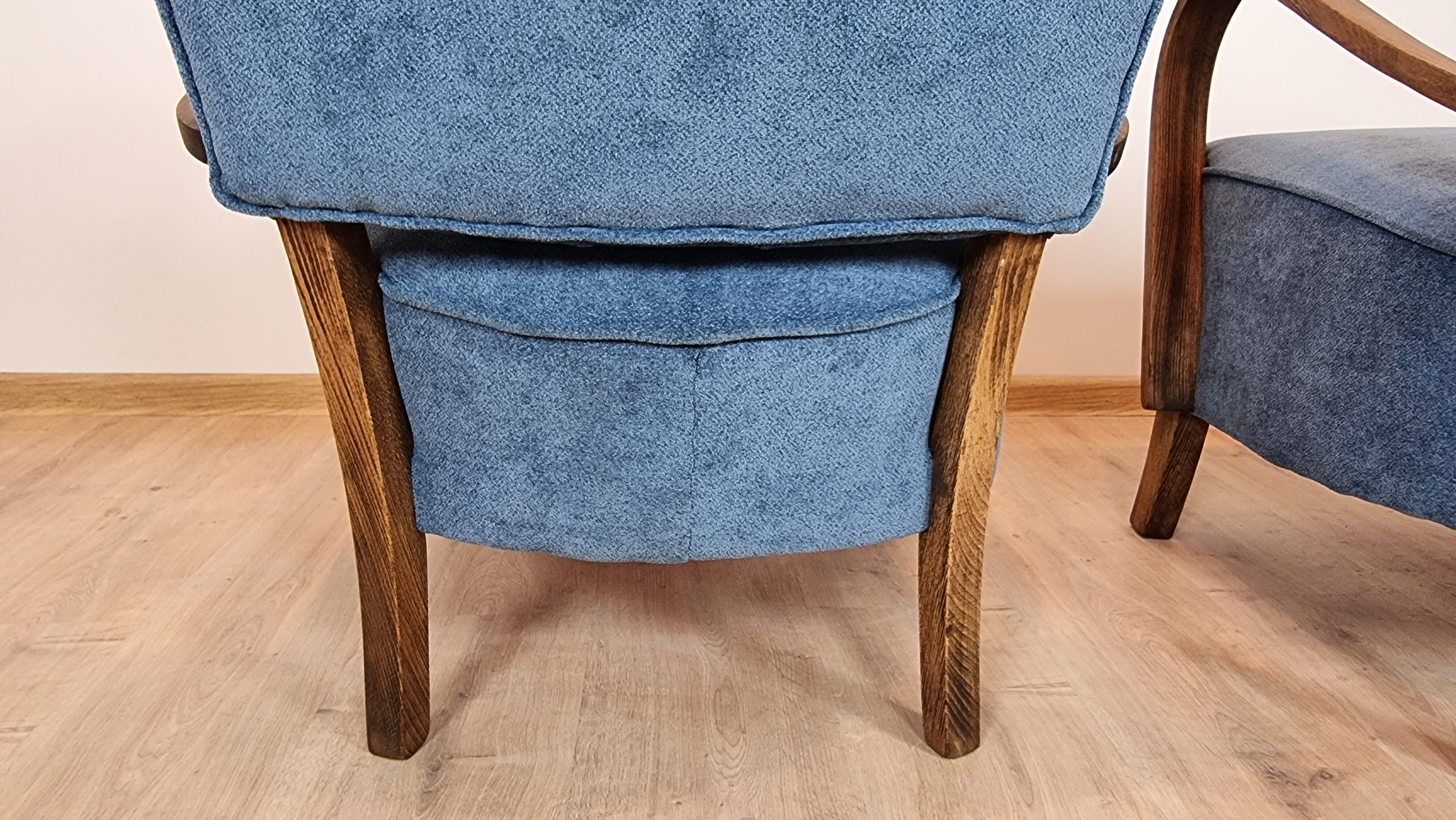Paire de fauteuils restaurés par Jindrich Halabala