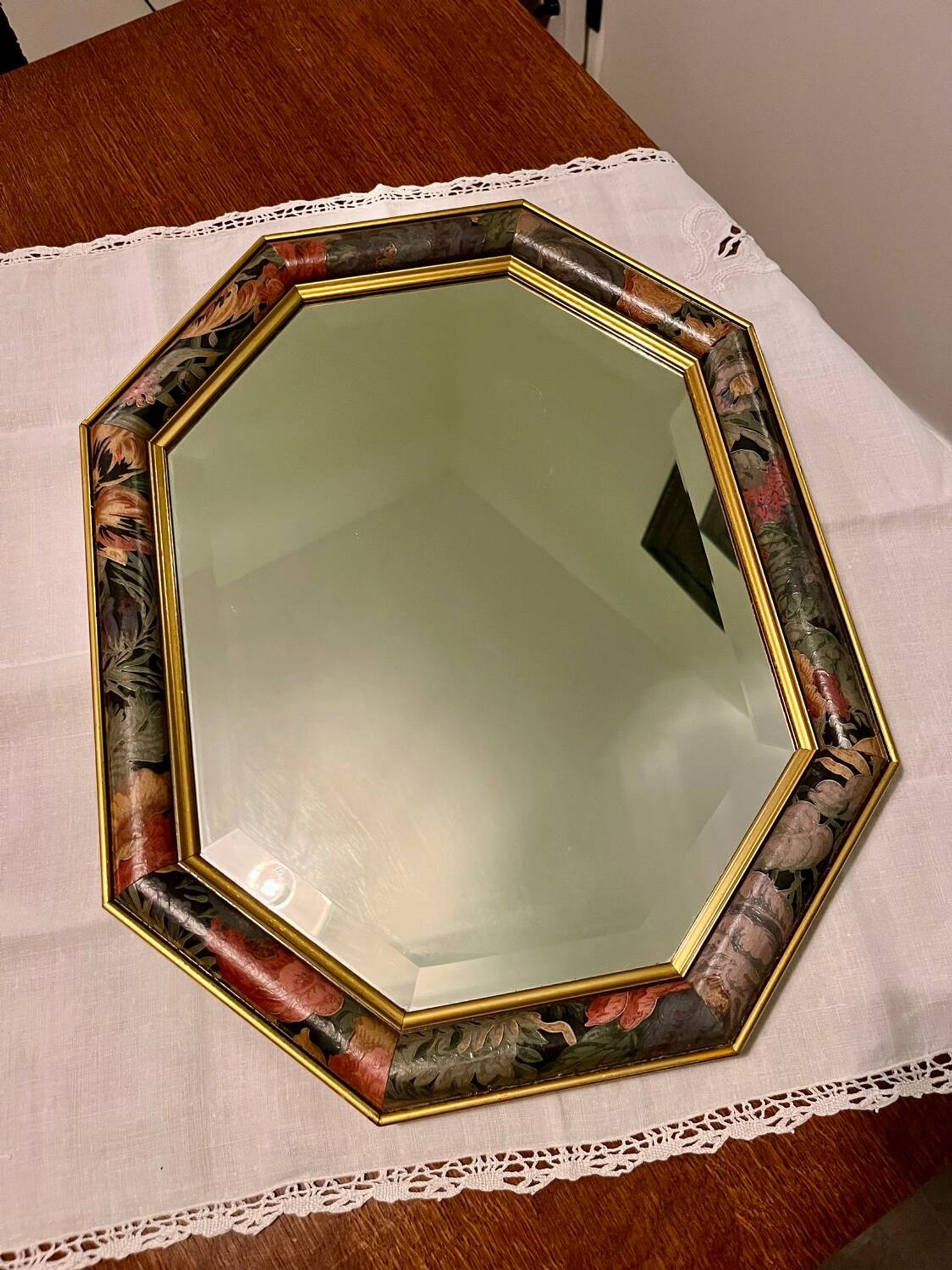 Miroir vintage biseauté à cadre floral