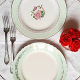 Assiettes plates anciennes dépareillées en faïence avec doré accompagnées d'un plat