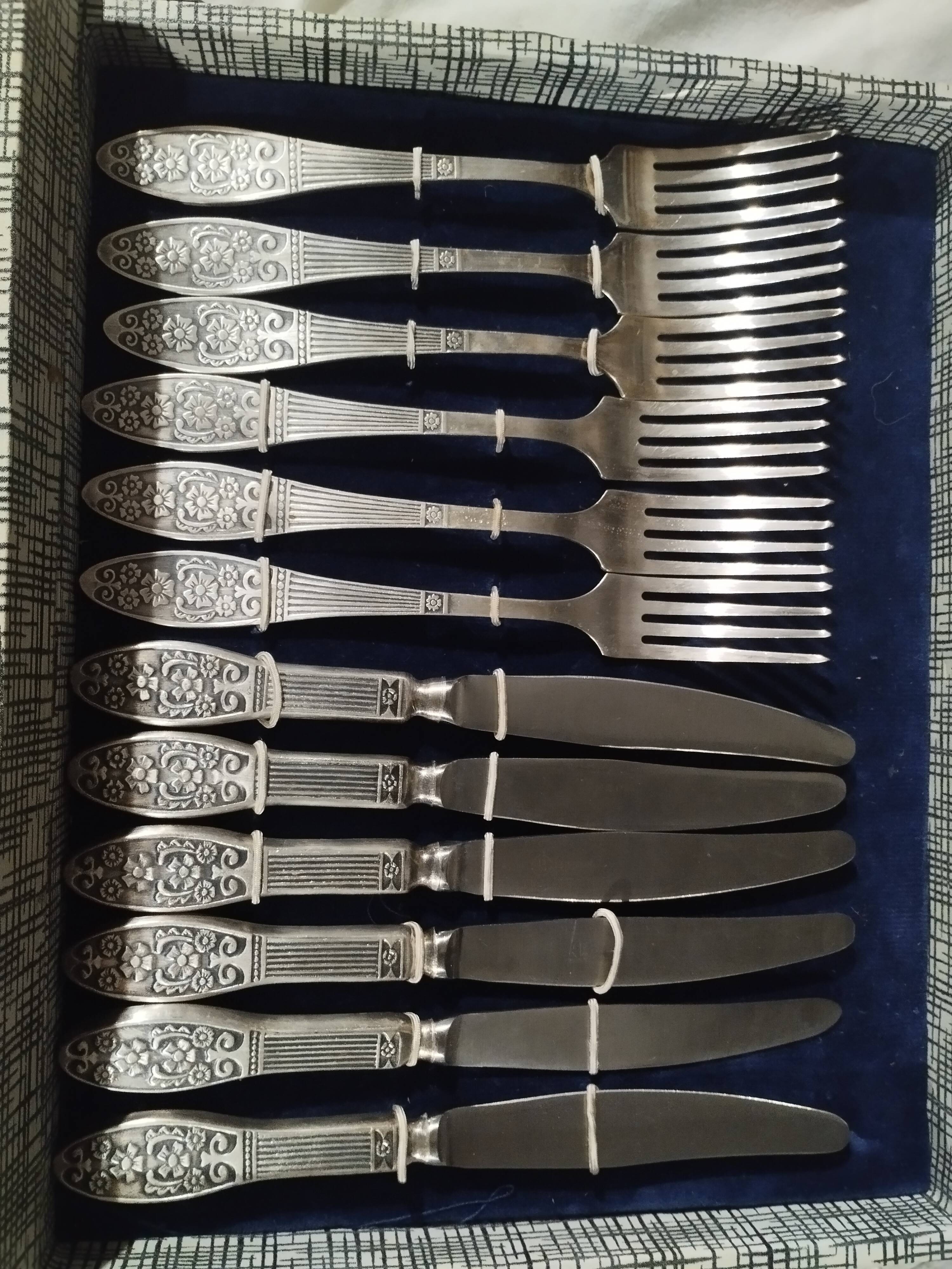 Silver metal cutlery
