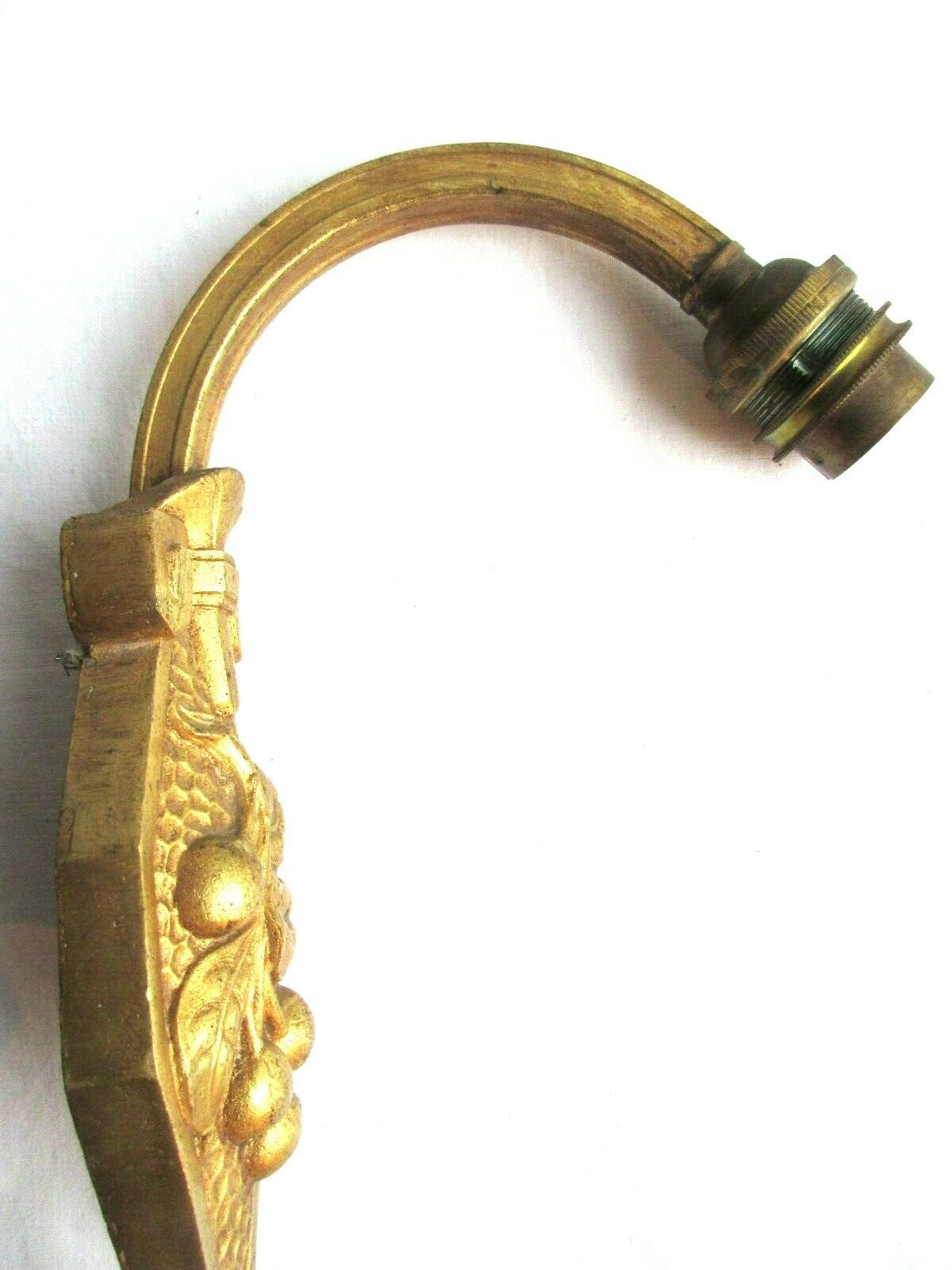 Art Deco wall light gilded bronze carved with cherries, pink tulip Rose in pink glass paste