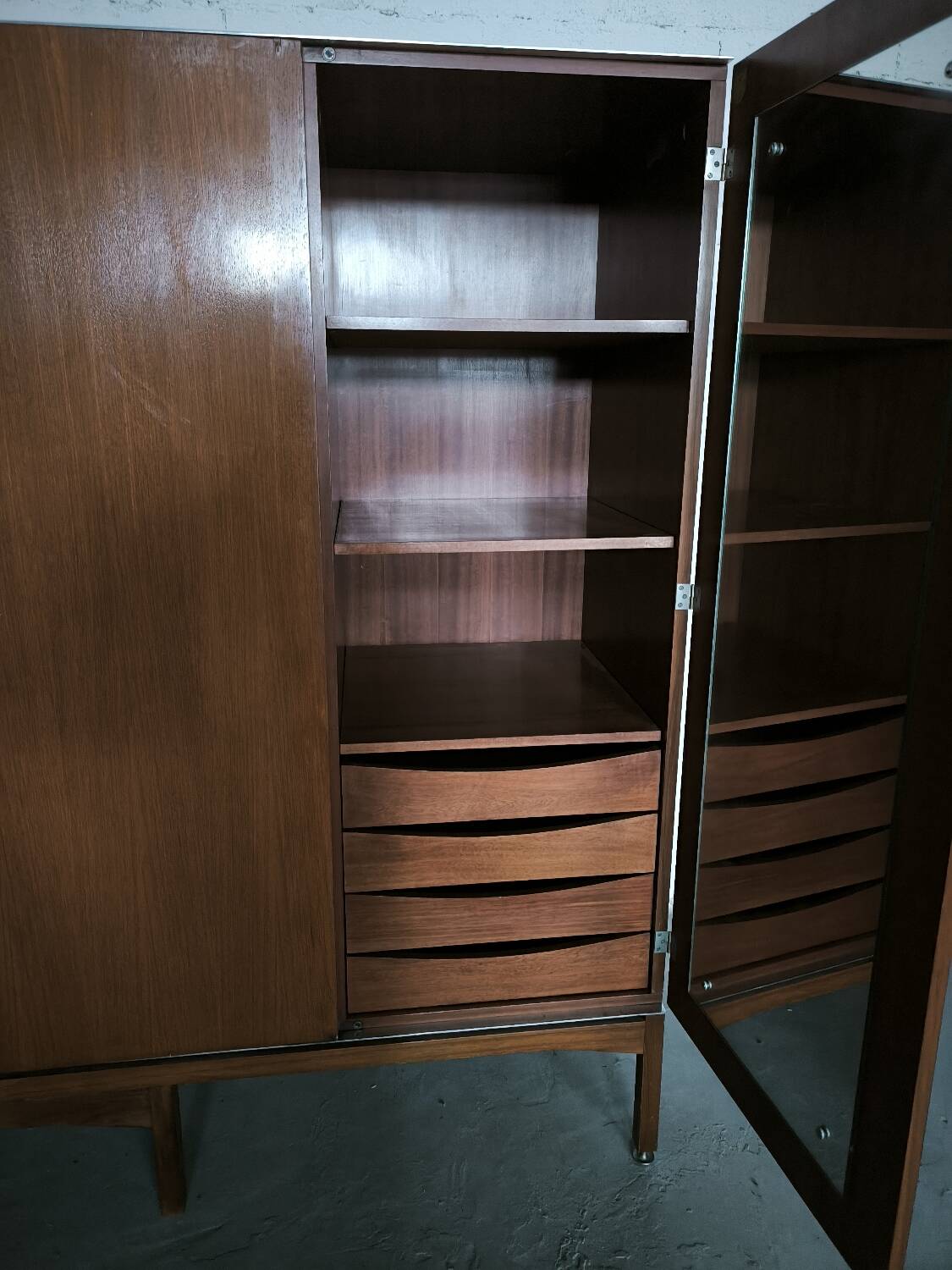 Scandinavian dressing wardrobe in rosewood