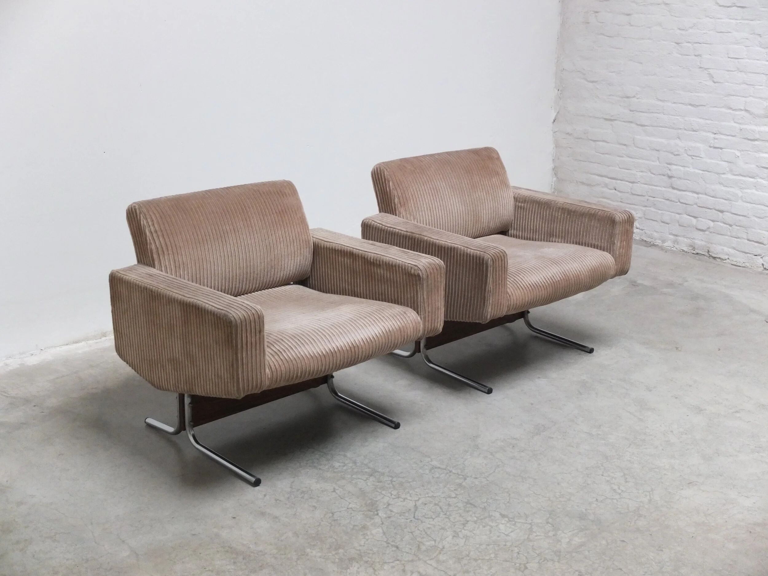 Pair of 'Caracas' lounge chairs by Pierre Guariche for Meurop, 1967