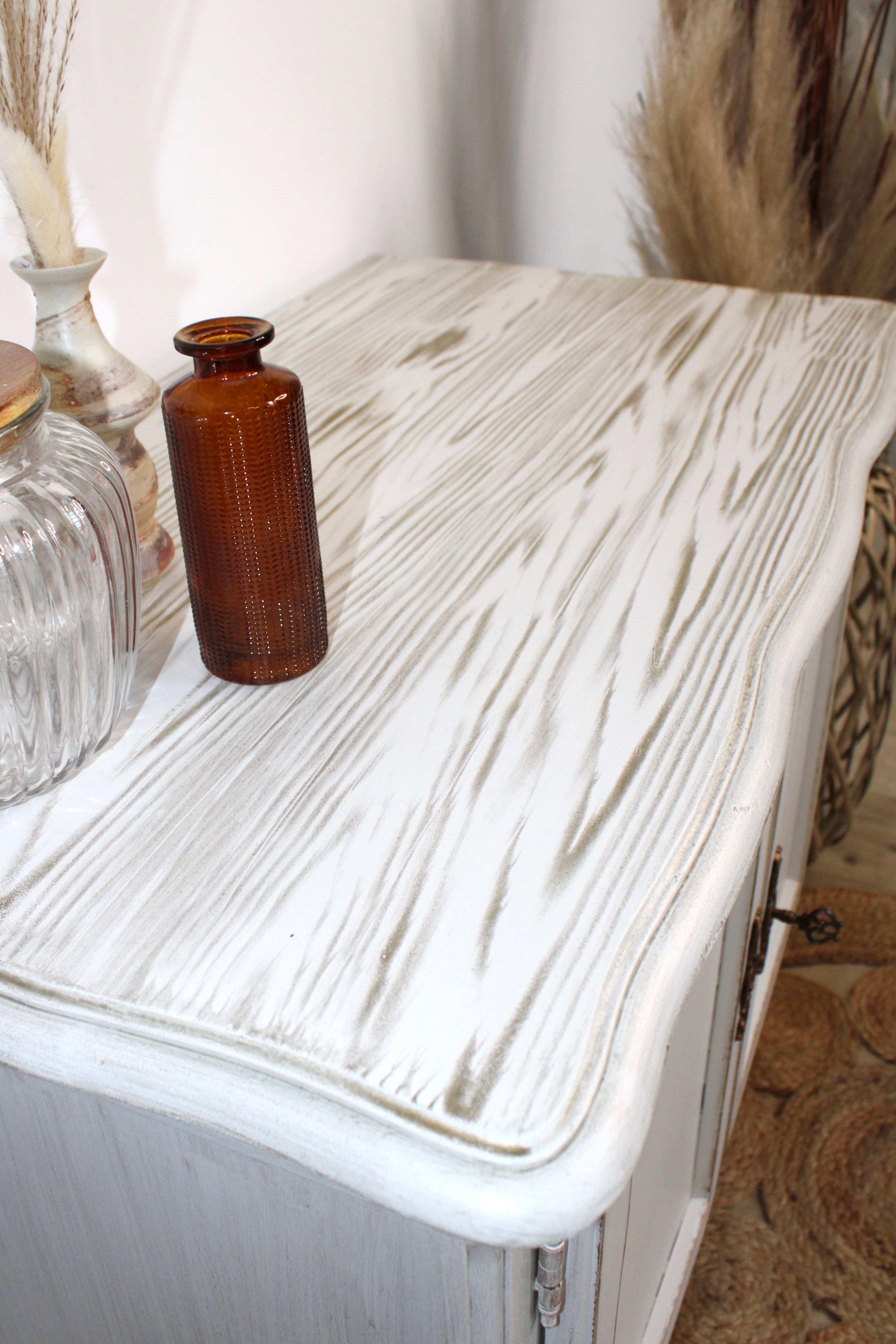 Antique furniture in white and gold wood