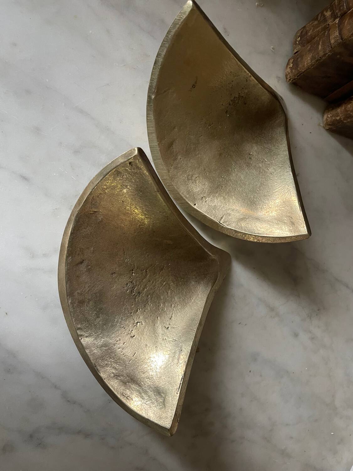 Paire de serre-livres en laiton massif vintage