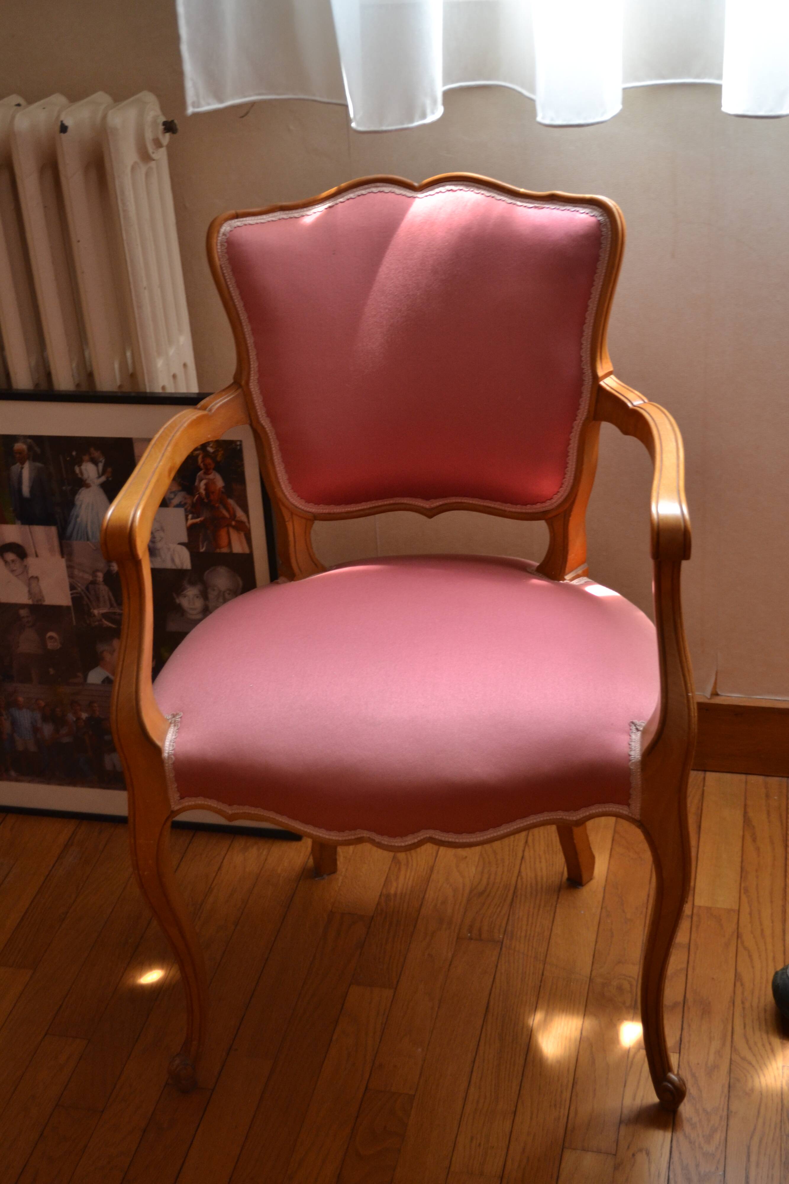 Cabriolet armchair in cherry wood and fabric