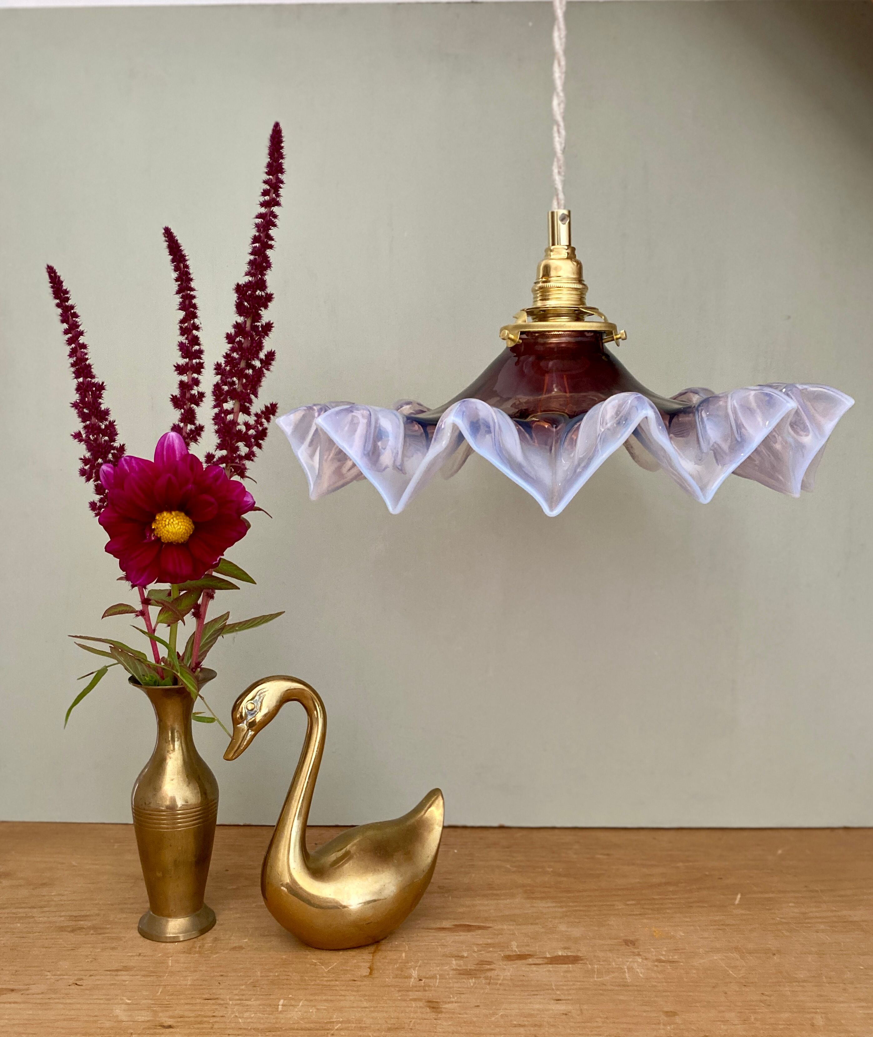 Vintage glass lampshade suspension