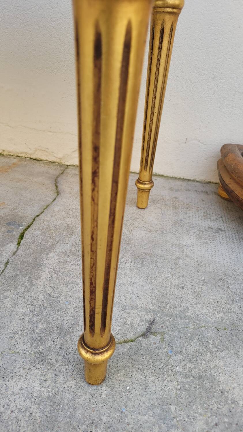 Table basse style Louis XVI en marbre et bois doré