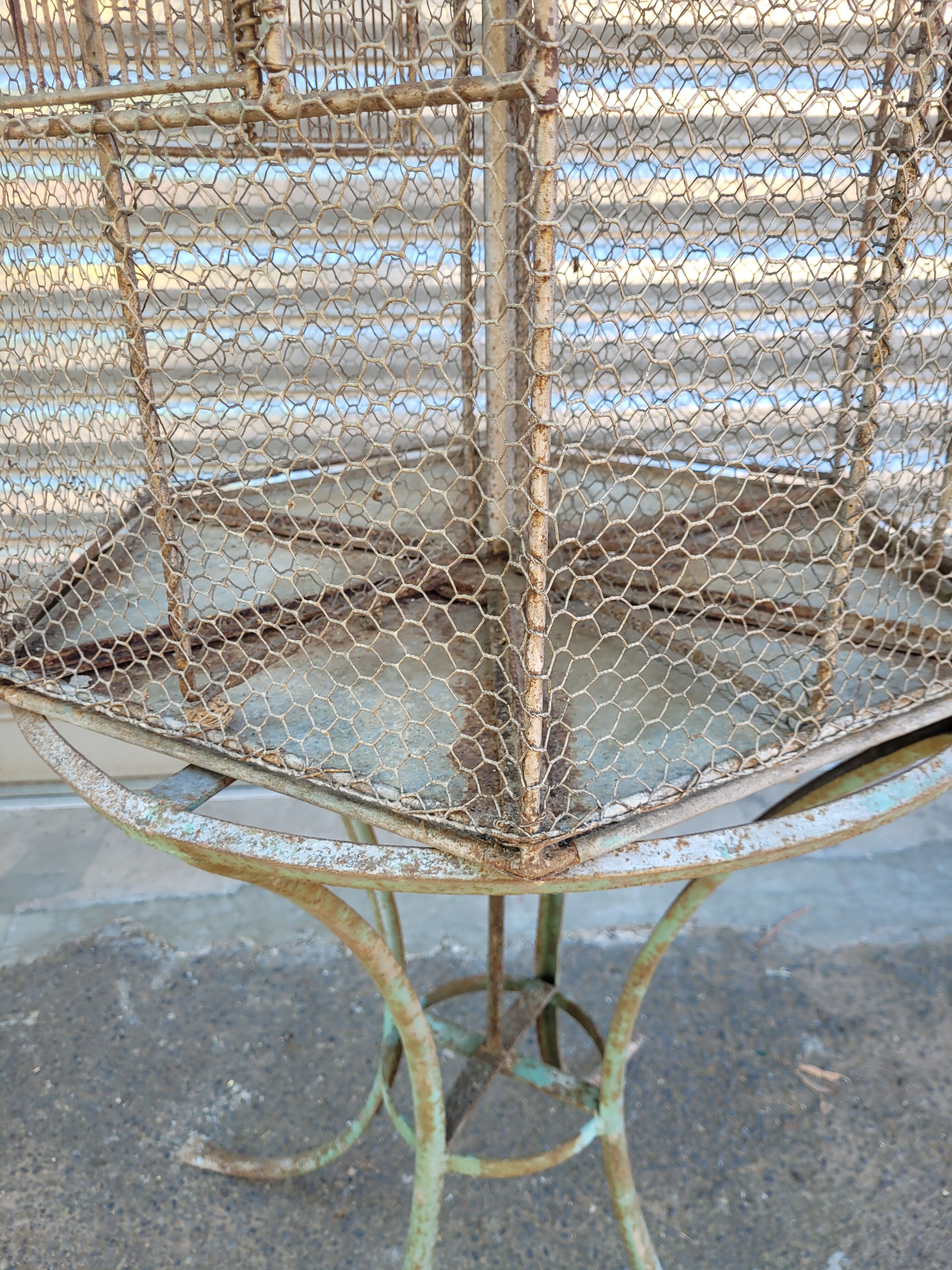Tabletop bird cage