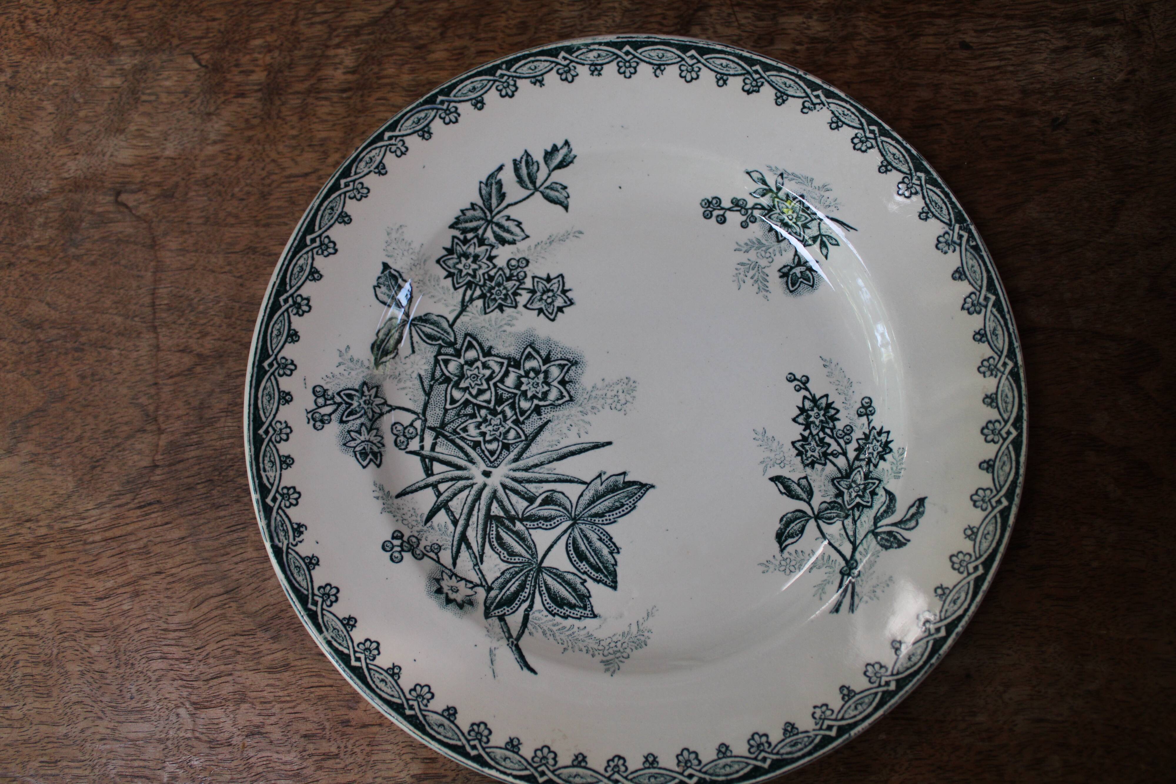 Set of 7 flat plates Sté Amandinoise St Amand, model Margot