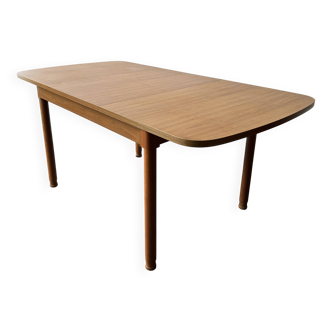 Mid-Century modern extending dining table by Schreiber Furniture