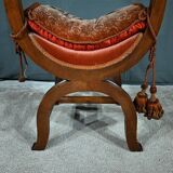 Chaise Curule en Noyer massif, goût Renaissance – Fin XIXe