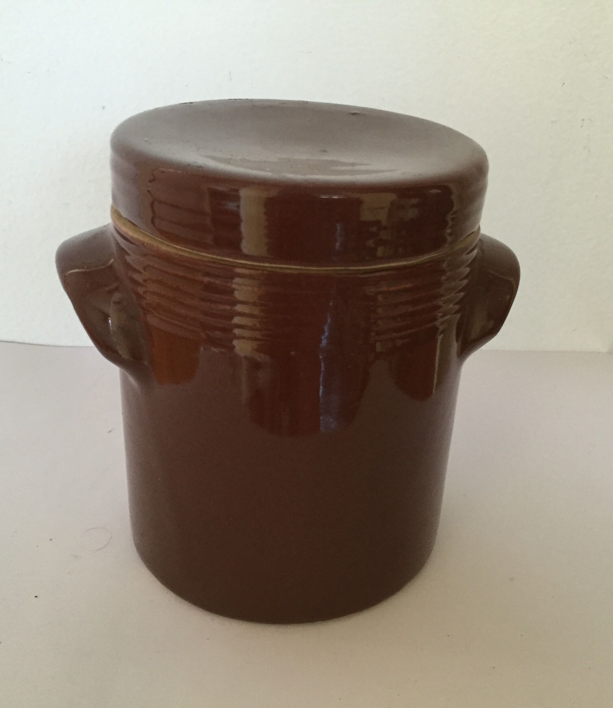 Stoneware with lid