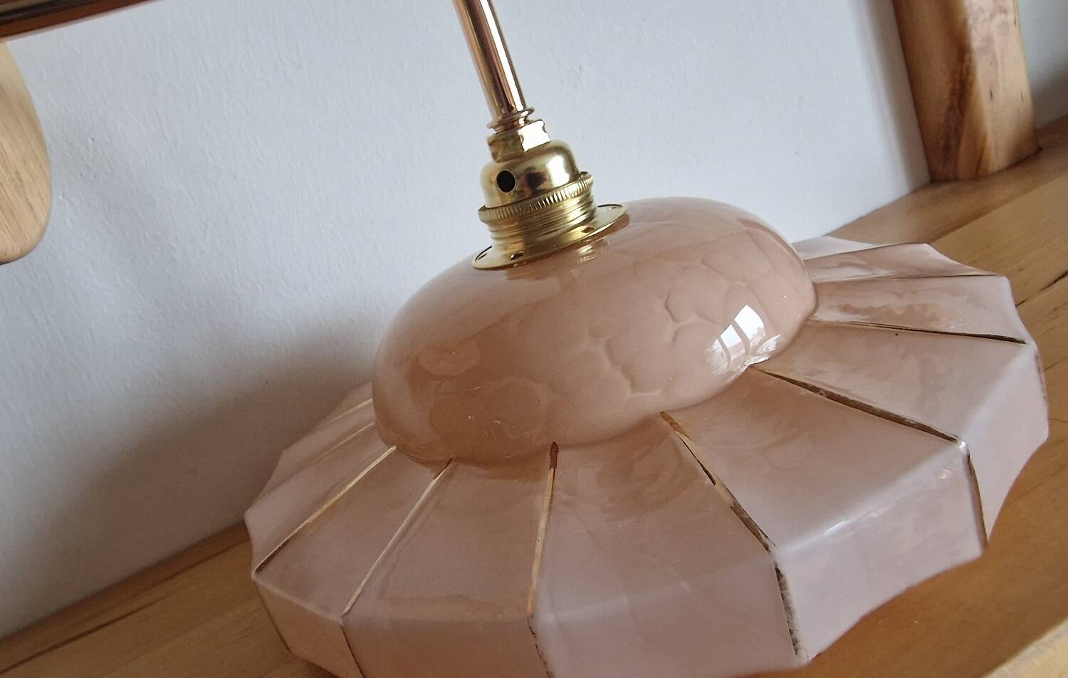 Art Deco wall lamp in marbled pink Clichy glass