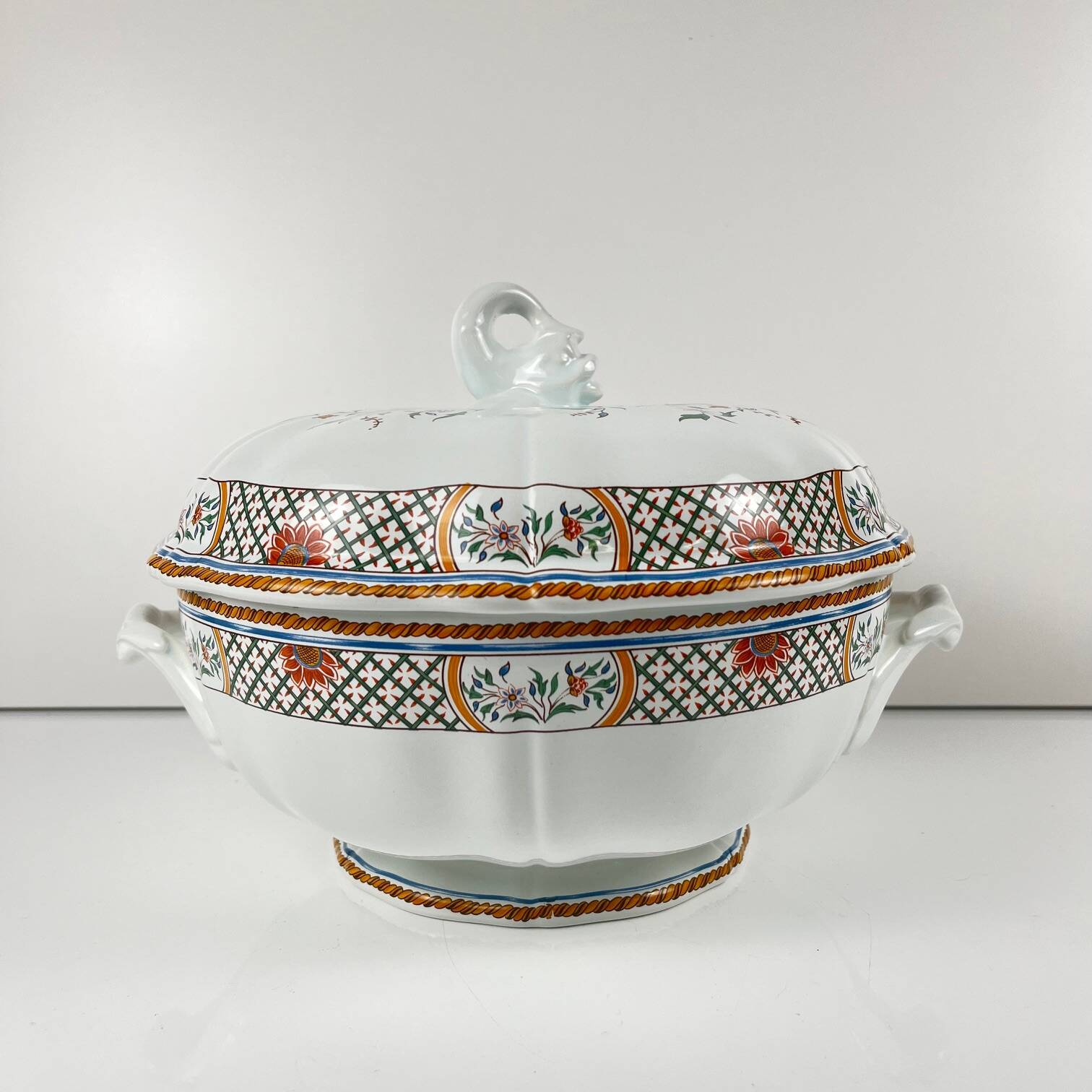 Gien soup tureen model Rouen Sainfoin, 1990, limited edition 693/1500