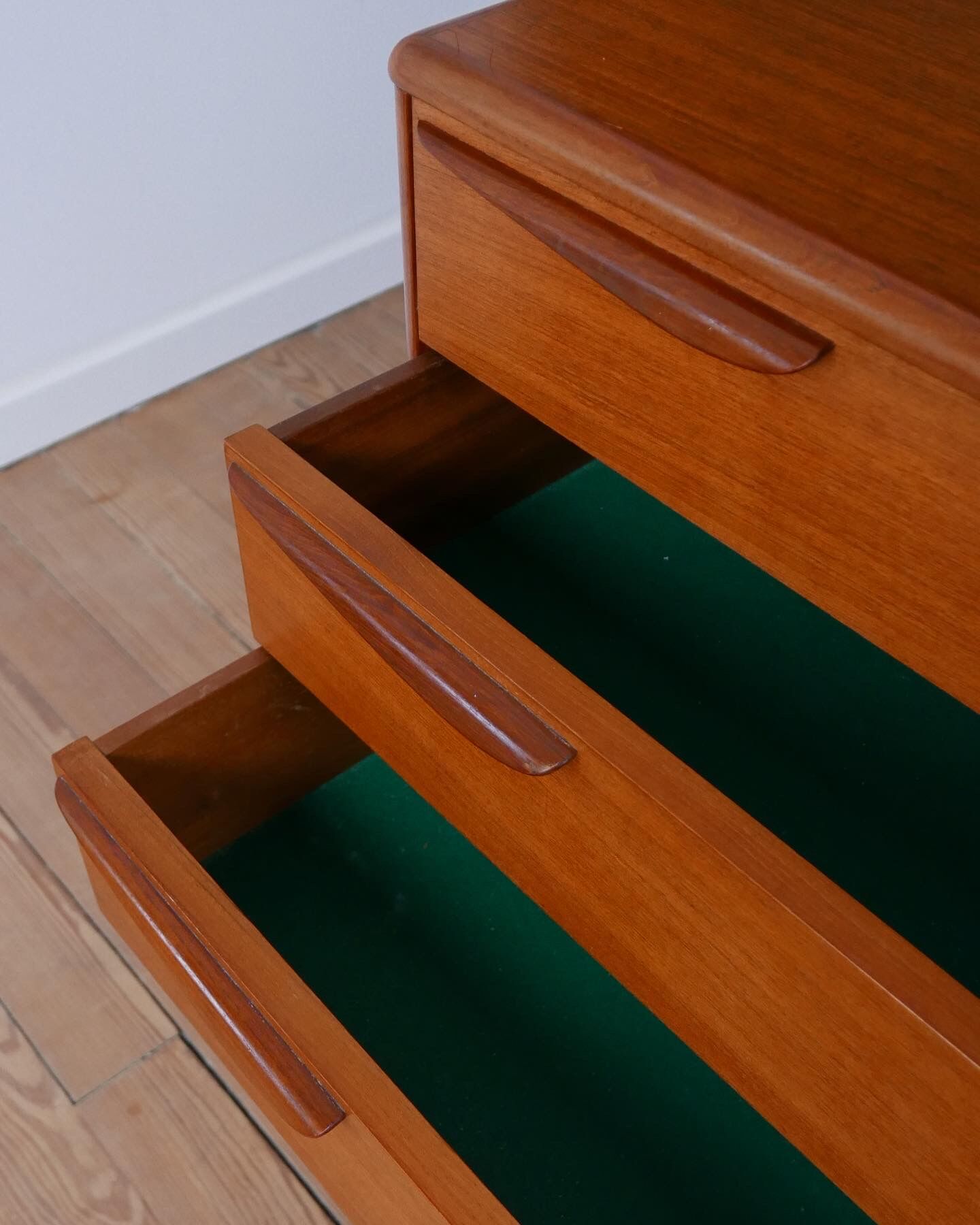 Commode coiffeuse Tricoire et Vecchione