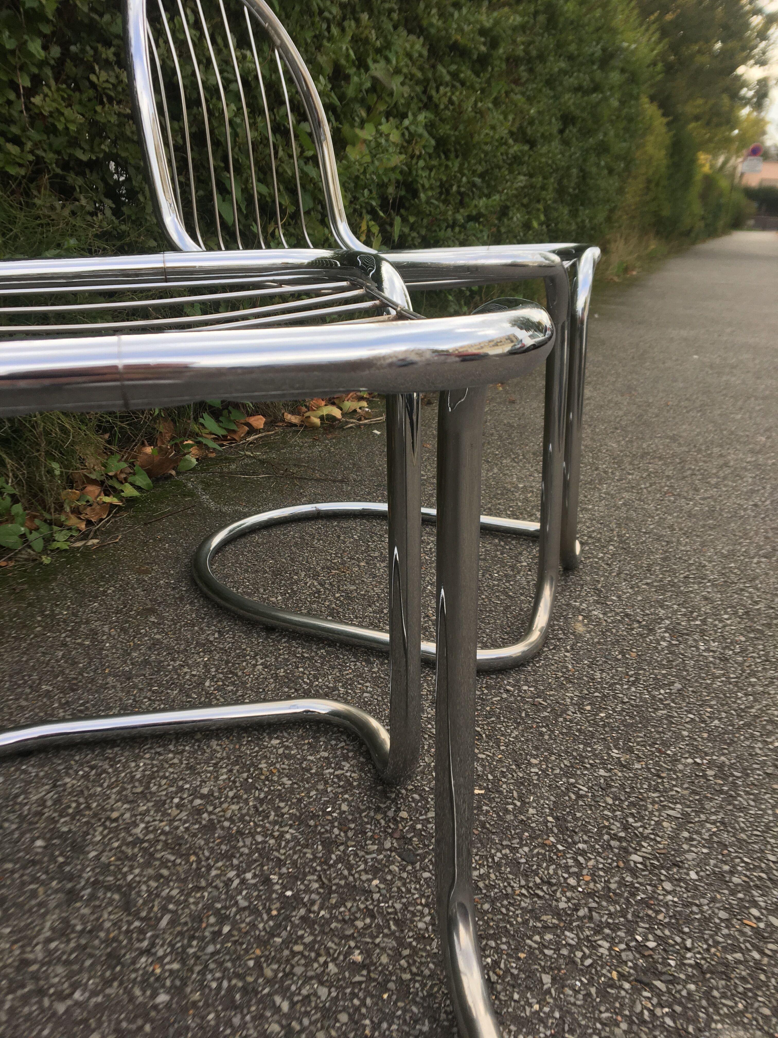 2 chrom -coloured steel chairs from the 70