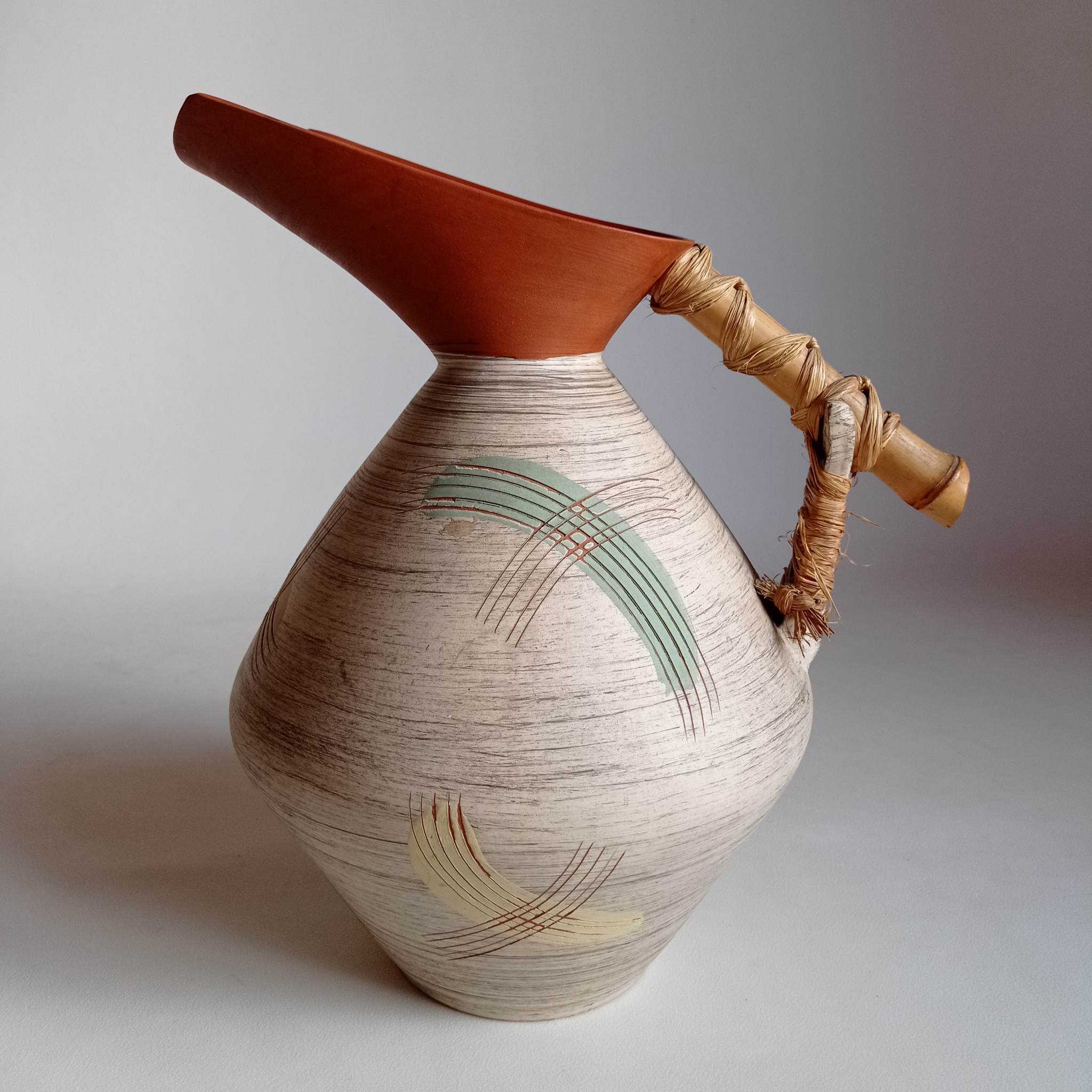 Carafe d’eau faite à la main des années 50