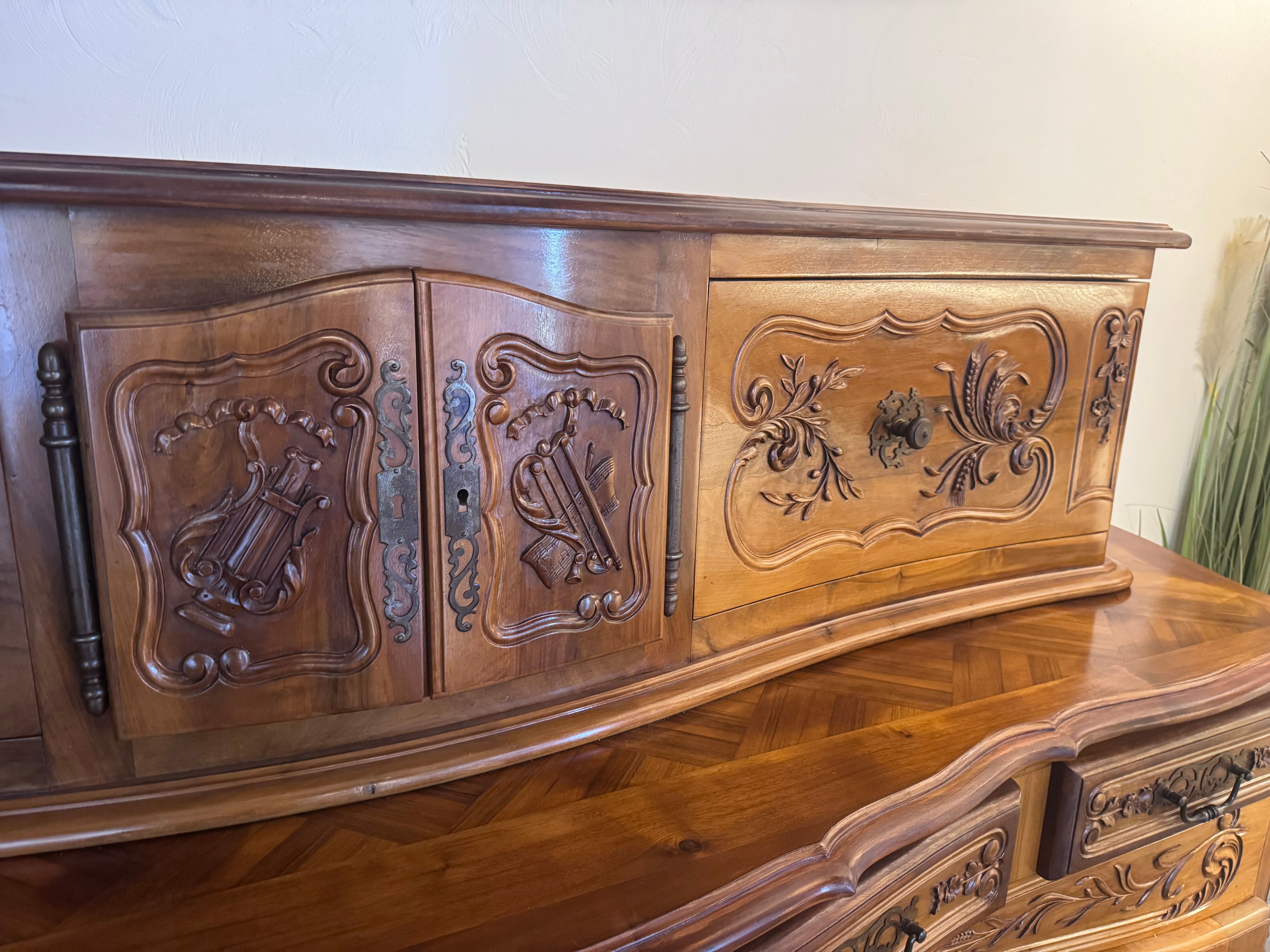 Carved solid walnut sliding buffet – Louis XV style