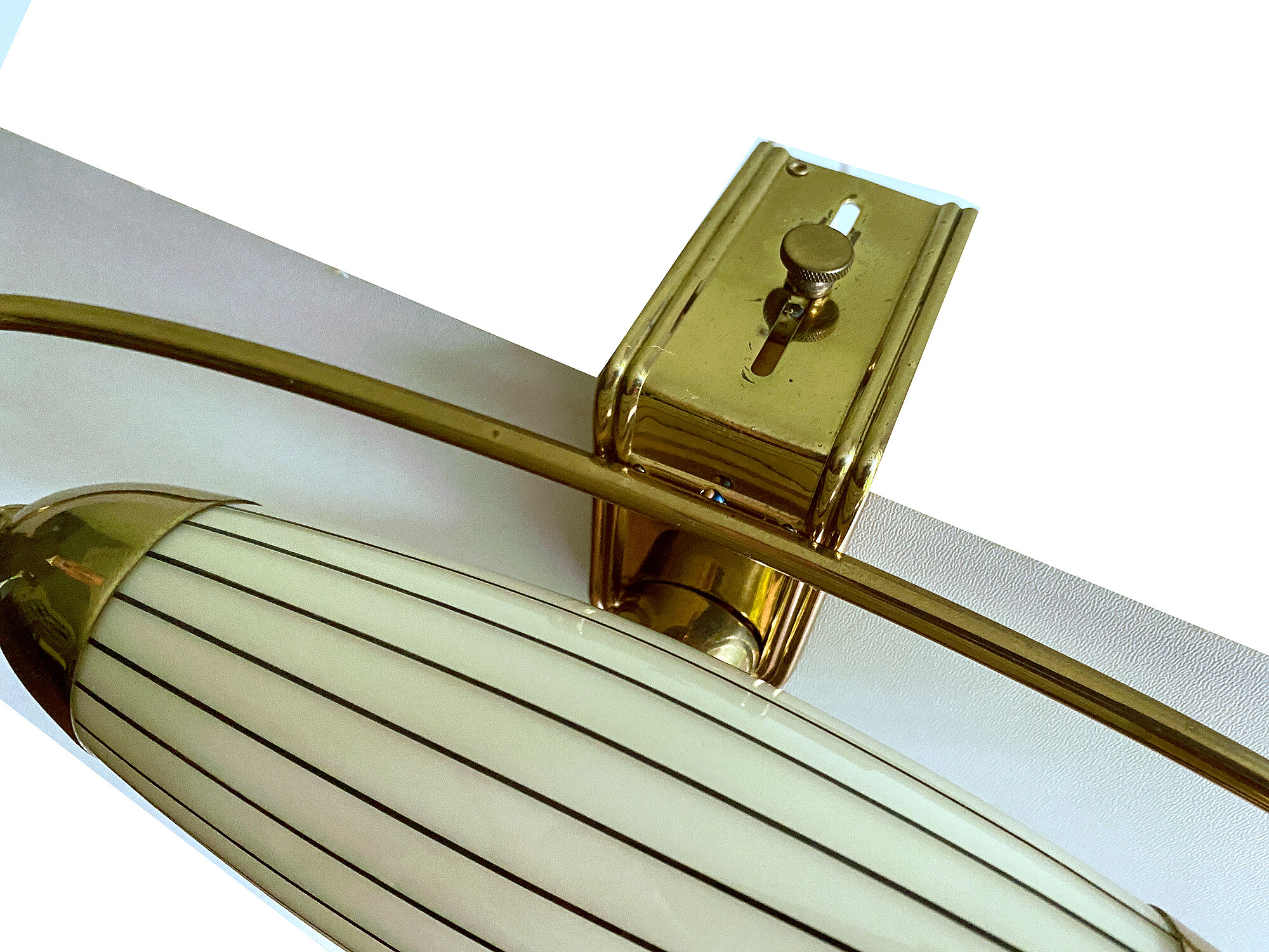 Applique art deco tete de lit, forme dirigeable, laiton opaline