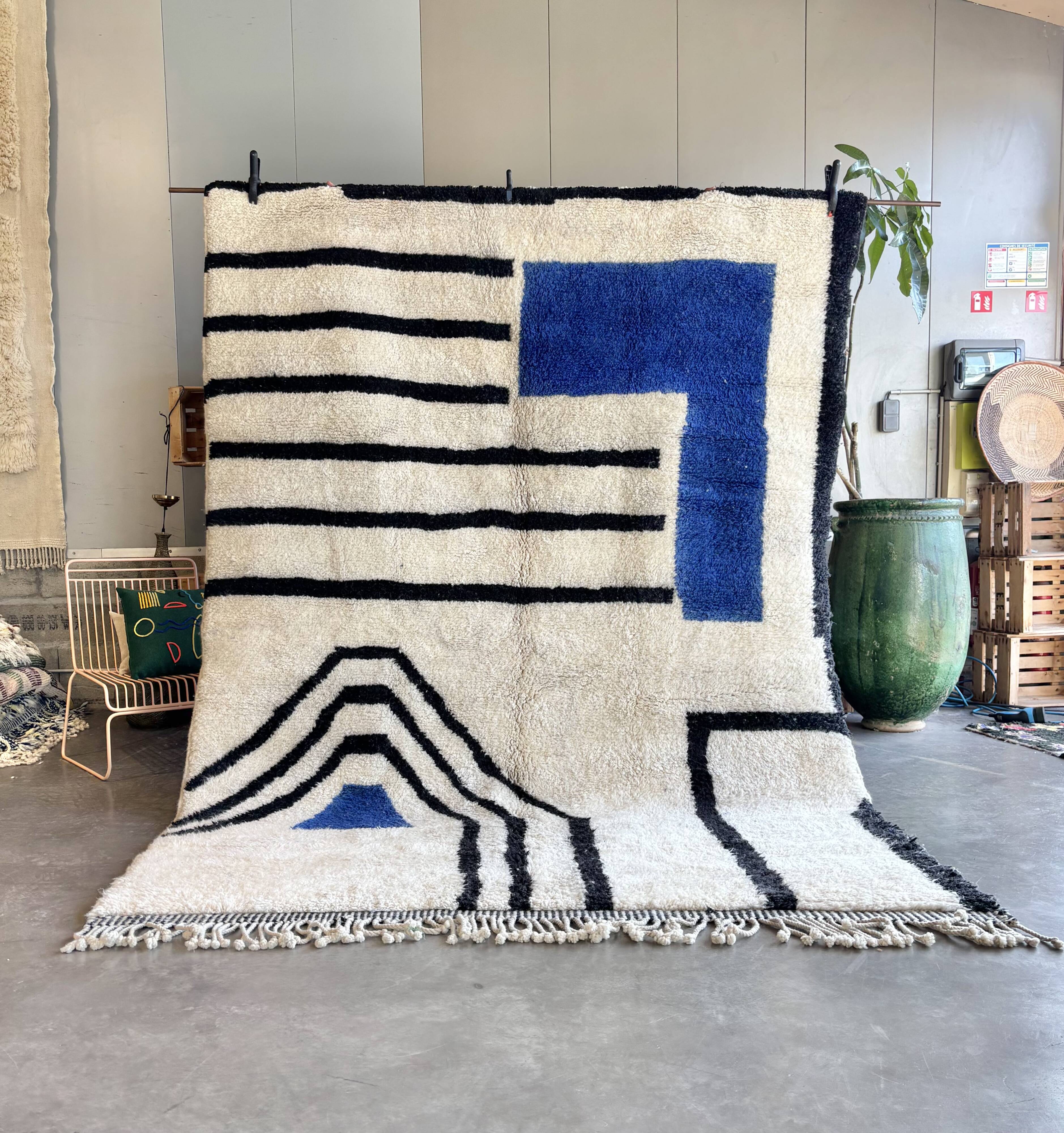 Moroccan Berber wool rug 210x300 cm – Modern black graphic rug