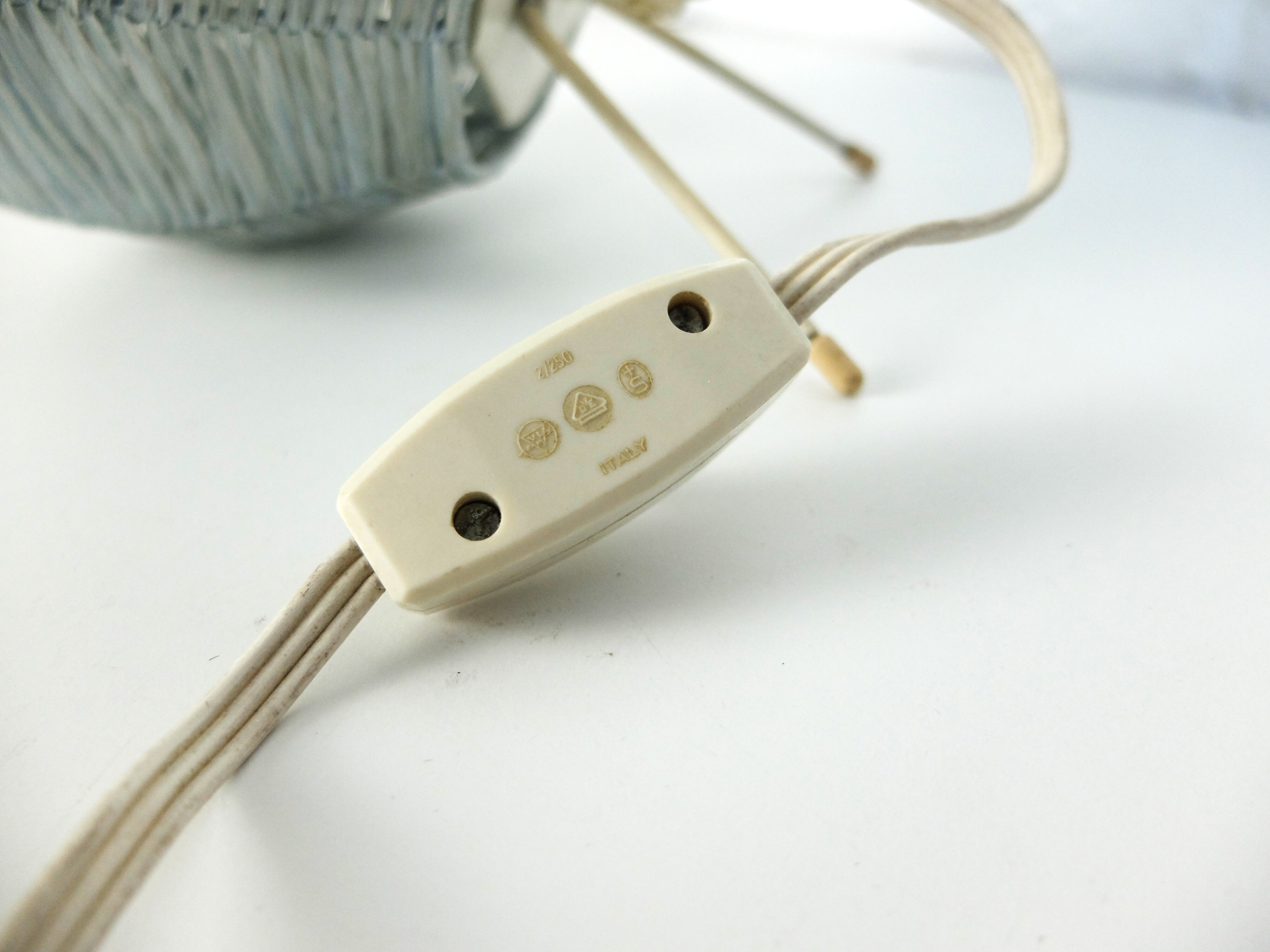 Mid-century tripod bedside lamp, raffia, Italy, 1950s