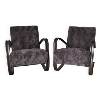 Pair of H 269 armchairs by Jindrich Halabala in wood and faux fur, brown/grey, 1930s