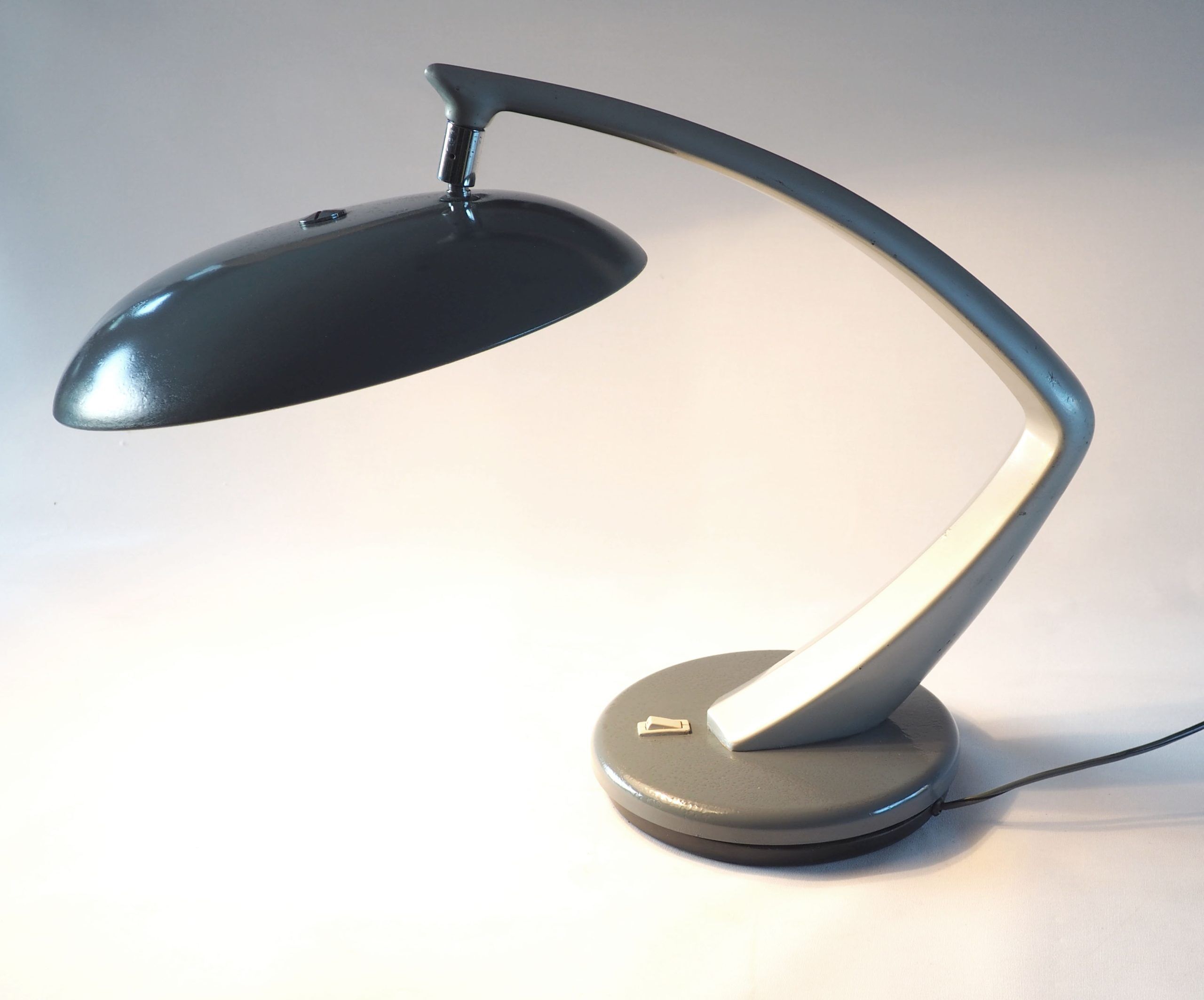 Fase boomerang grey lamp