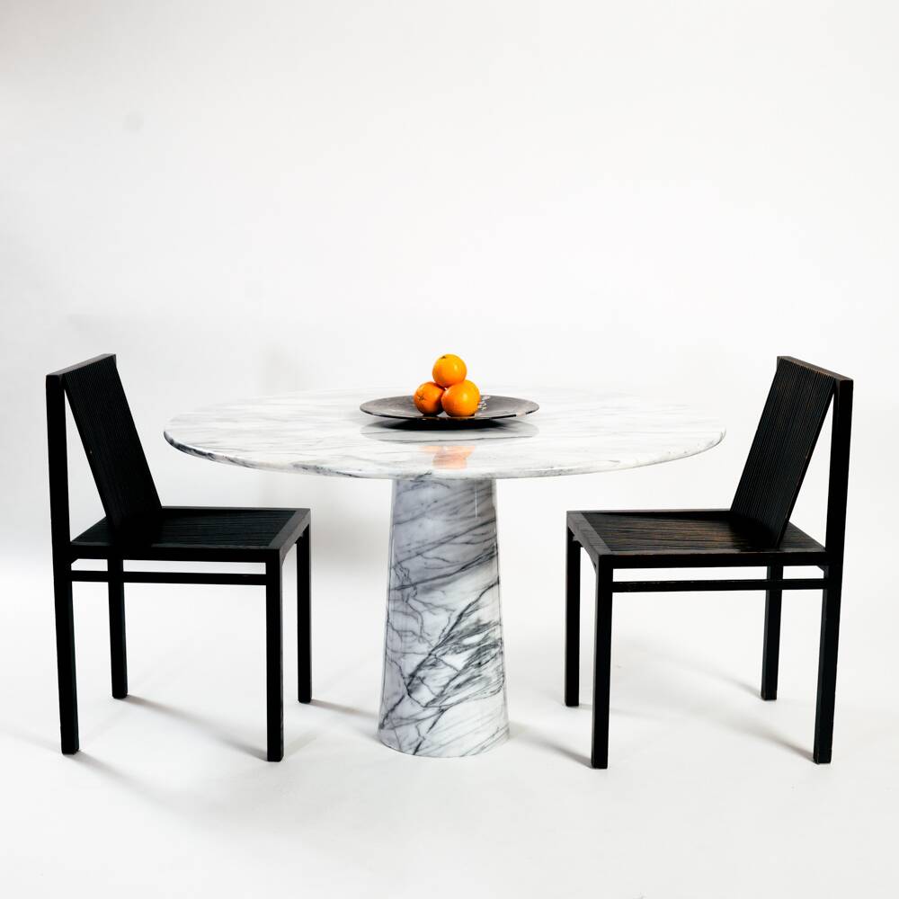 Table à manger en marbre italien du milieu du siècle dans le style d'Angelo Mangiarotti.