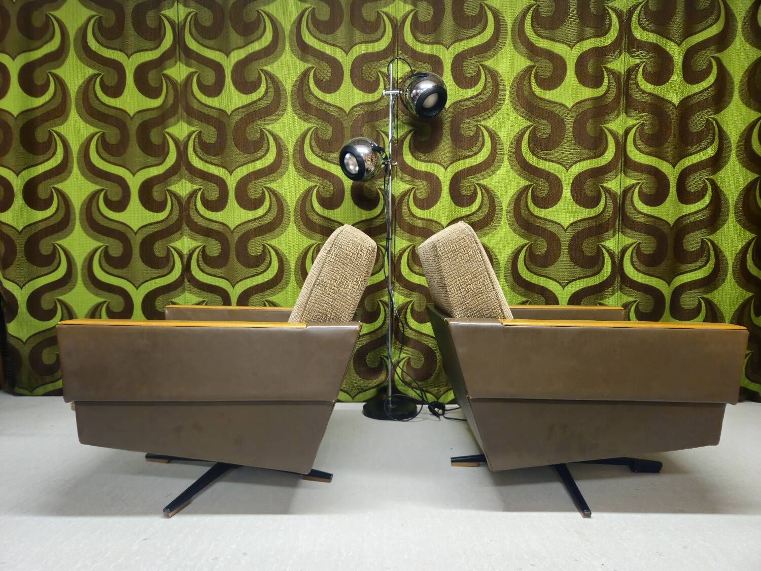 "1970 swivel armchair pair"