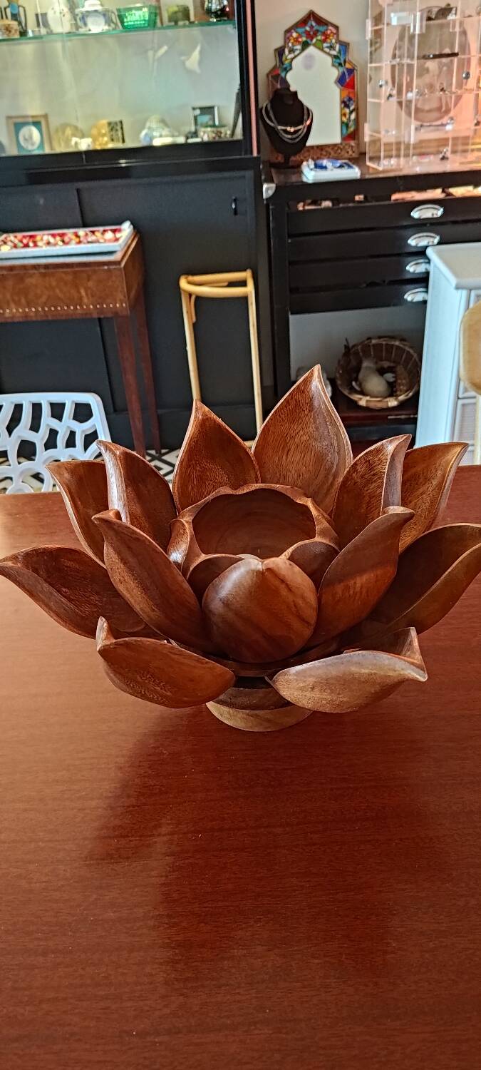 Wooden lotus servant