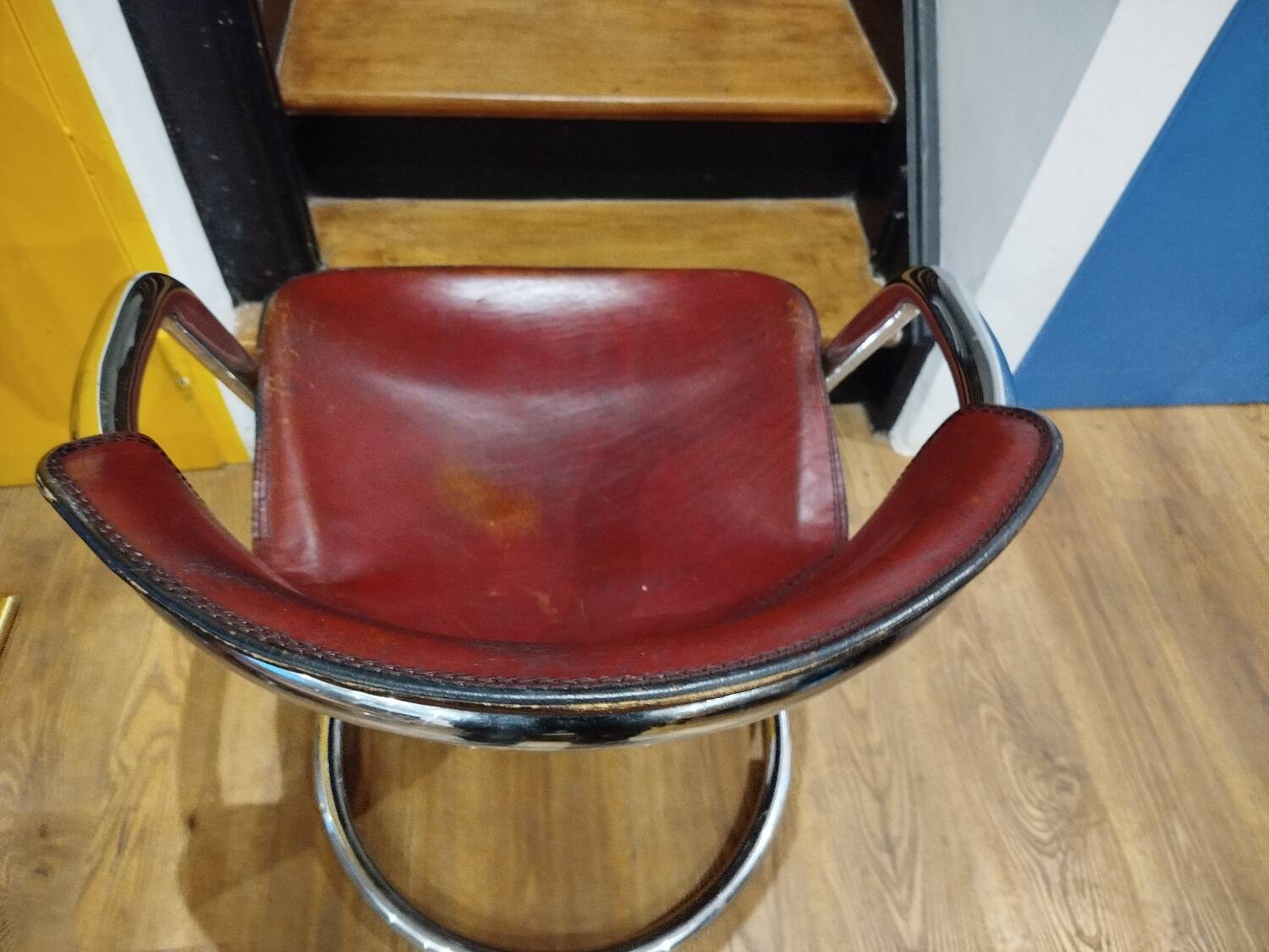 Chaise cantilever vintage cuir & chrome – design 60s/70s