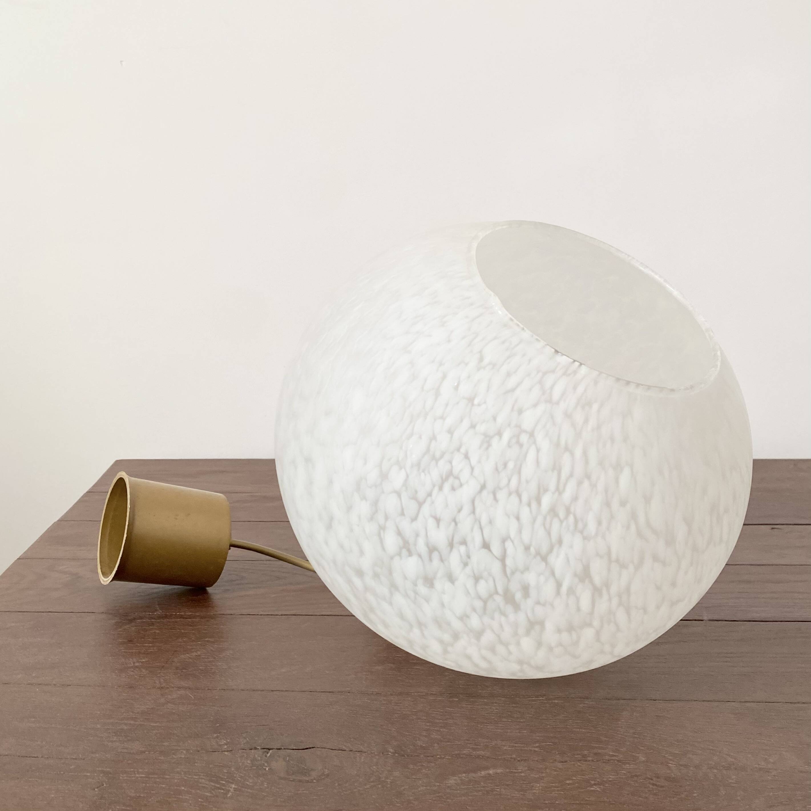 Clichy glass ball suspension