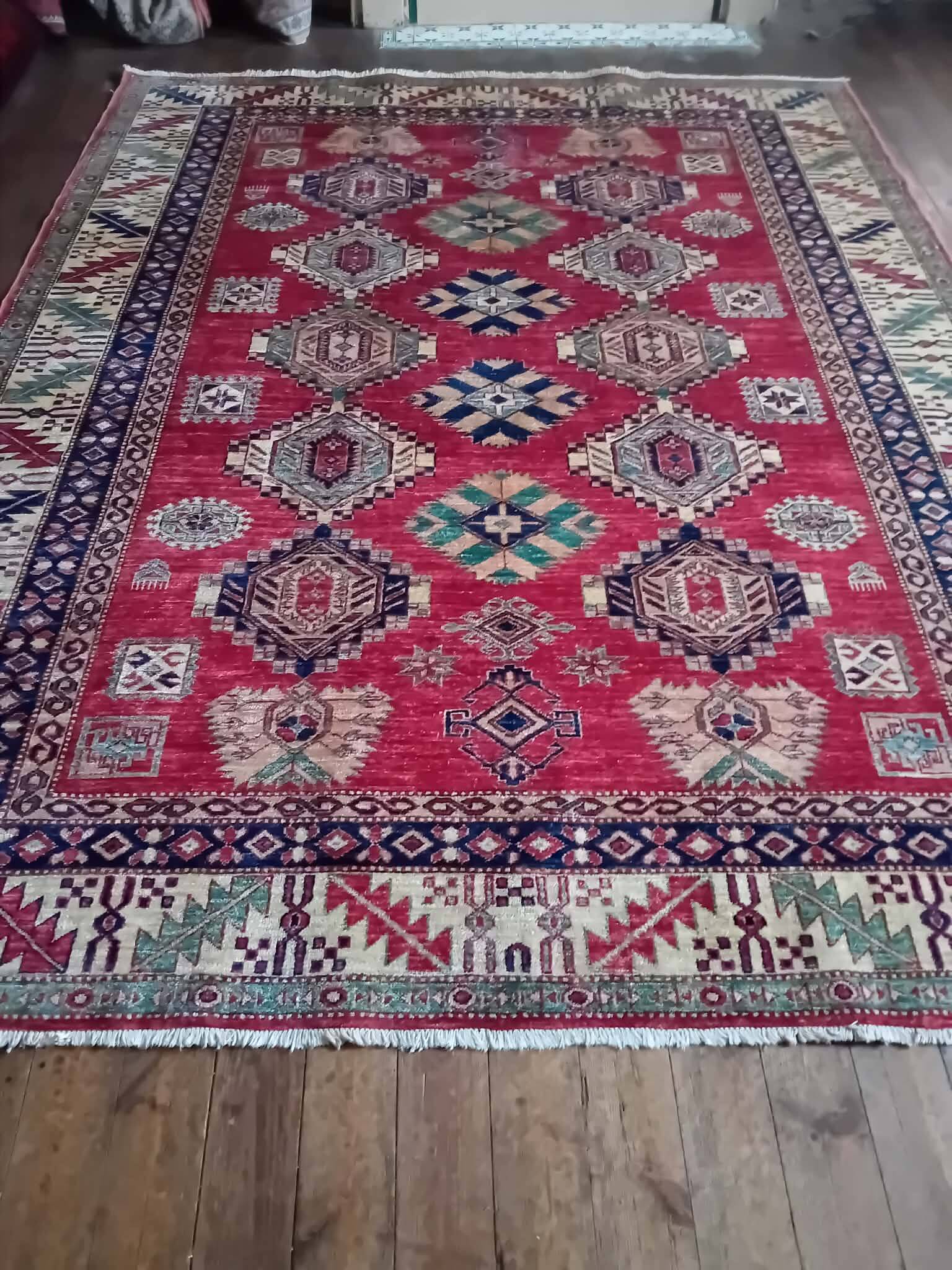 Handmade Pakistani Kazak rug 284x224cm