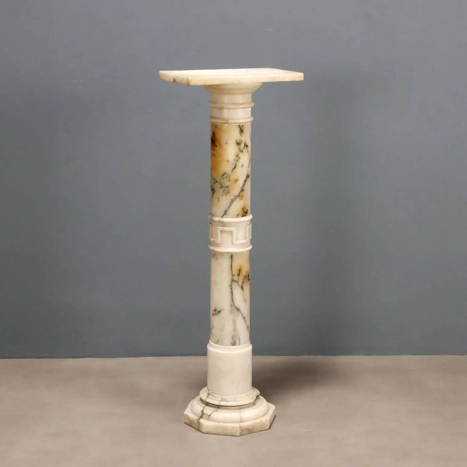 Colonne ancienne en albâtre à décorations géométriques XIXe siècle