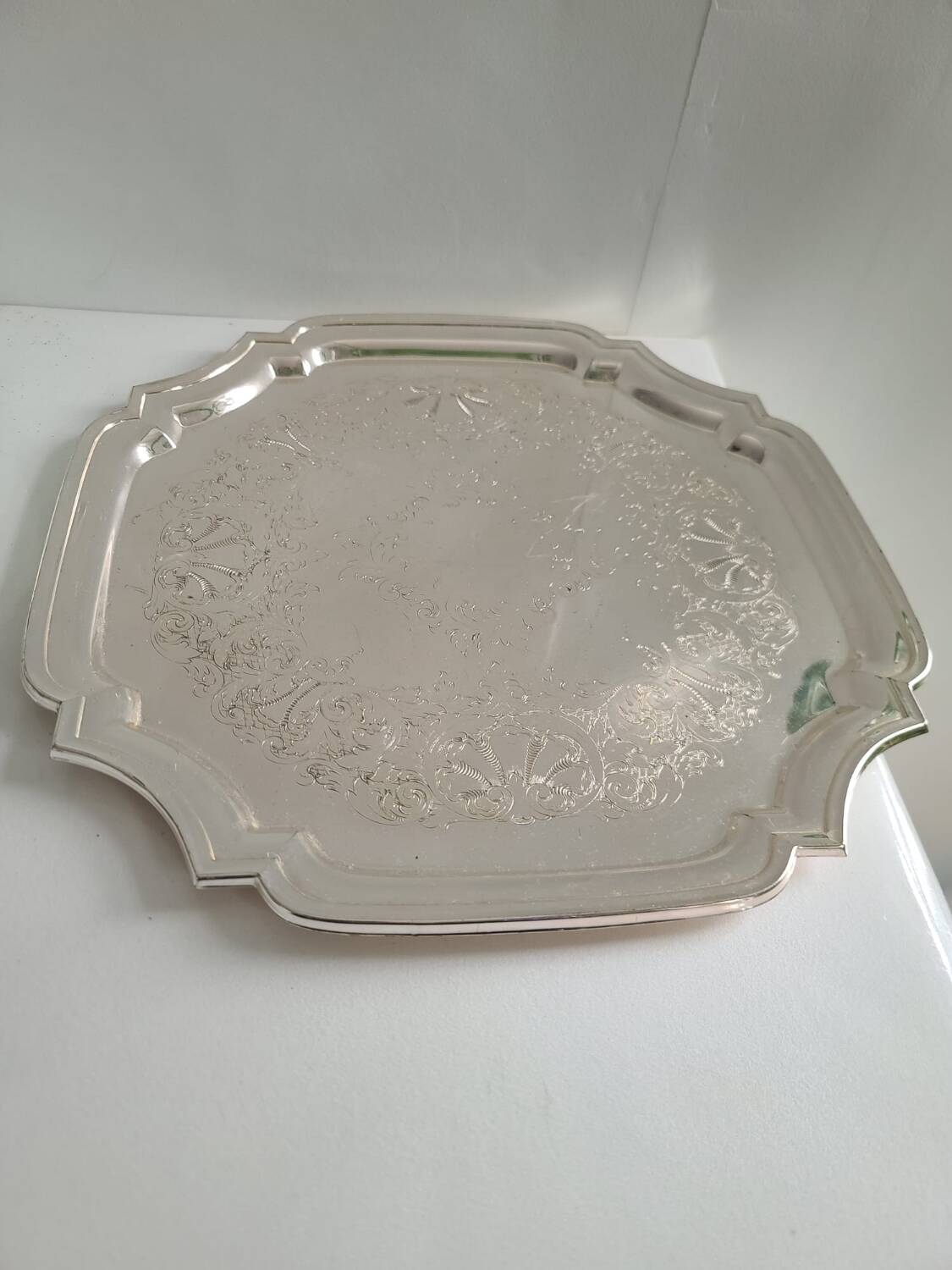 Round silver tarnish-resistant tray