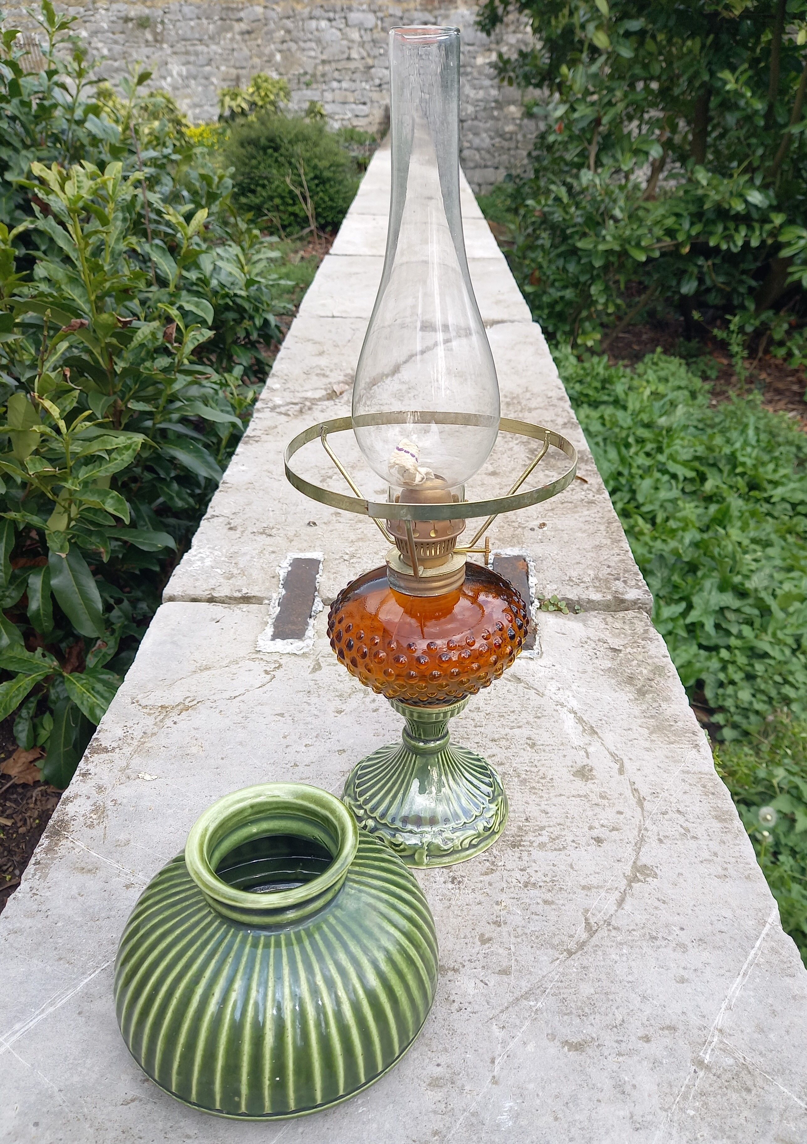 Oil lamp or quinquet in porcelain and glass