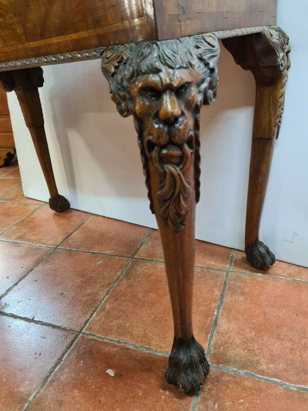 table de jeux en noyer