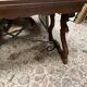 Table de style espagnol en bois sculpté et fer forgé