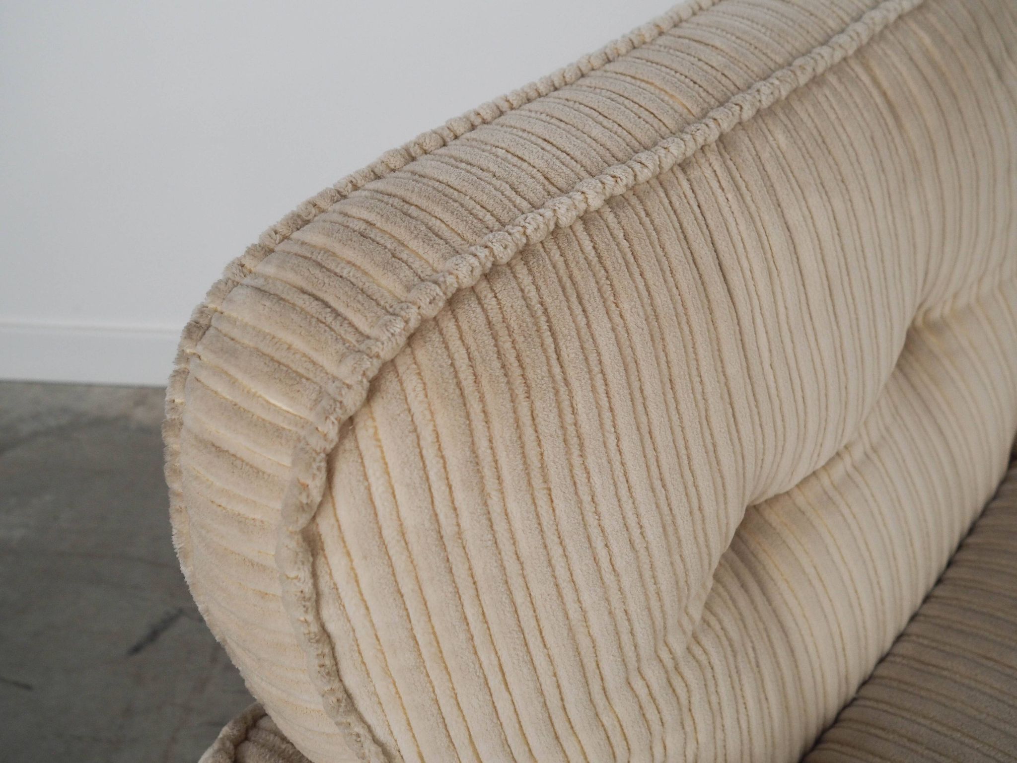 Fauteuil crème Soffio, design italien, années 1970, fabriqué par Doimo.