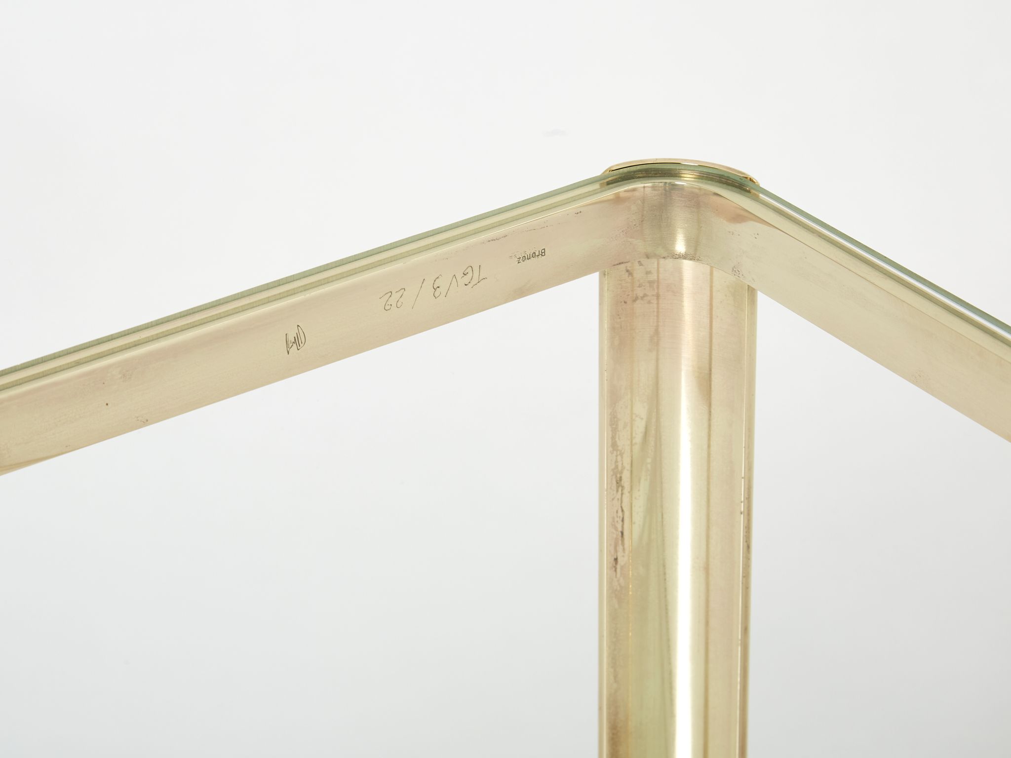 Table d’appoint en bronze signée J.T. Lepelletier pour Broncz vers 1960