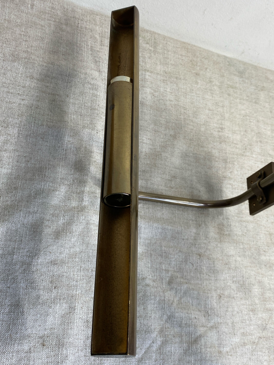 Wall light, picture light, in brass.