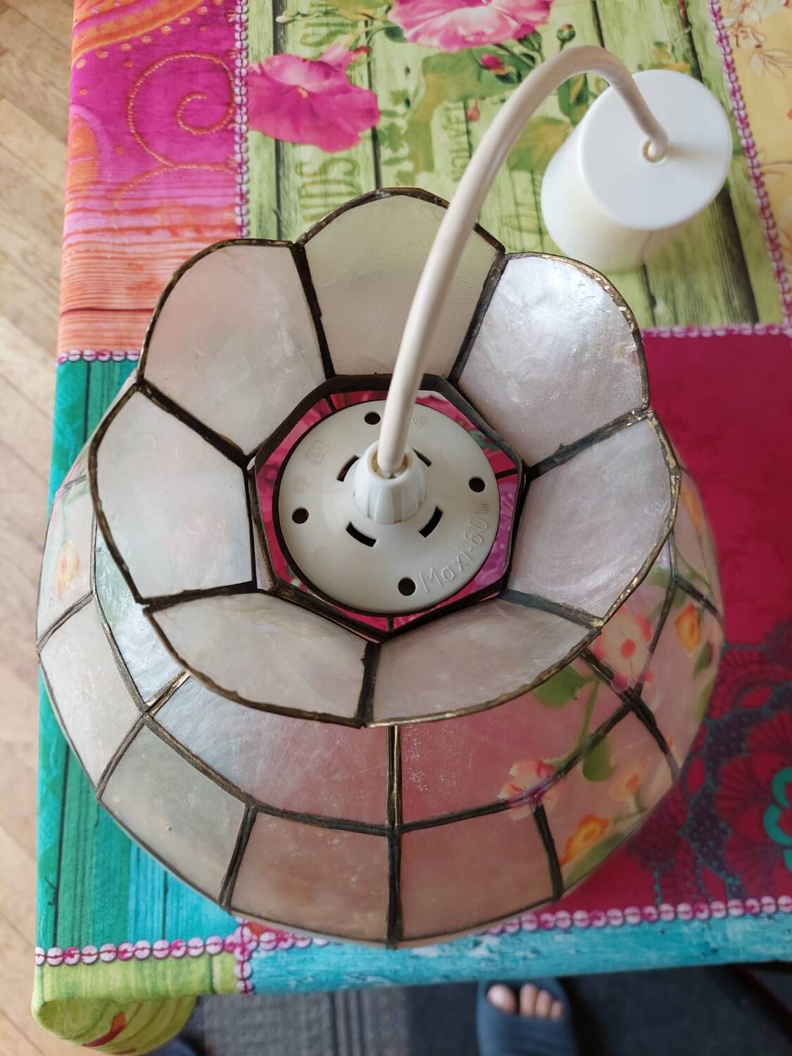 Hand-painted mother-of-pearl pendant light