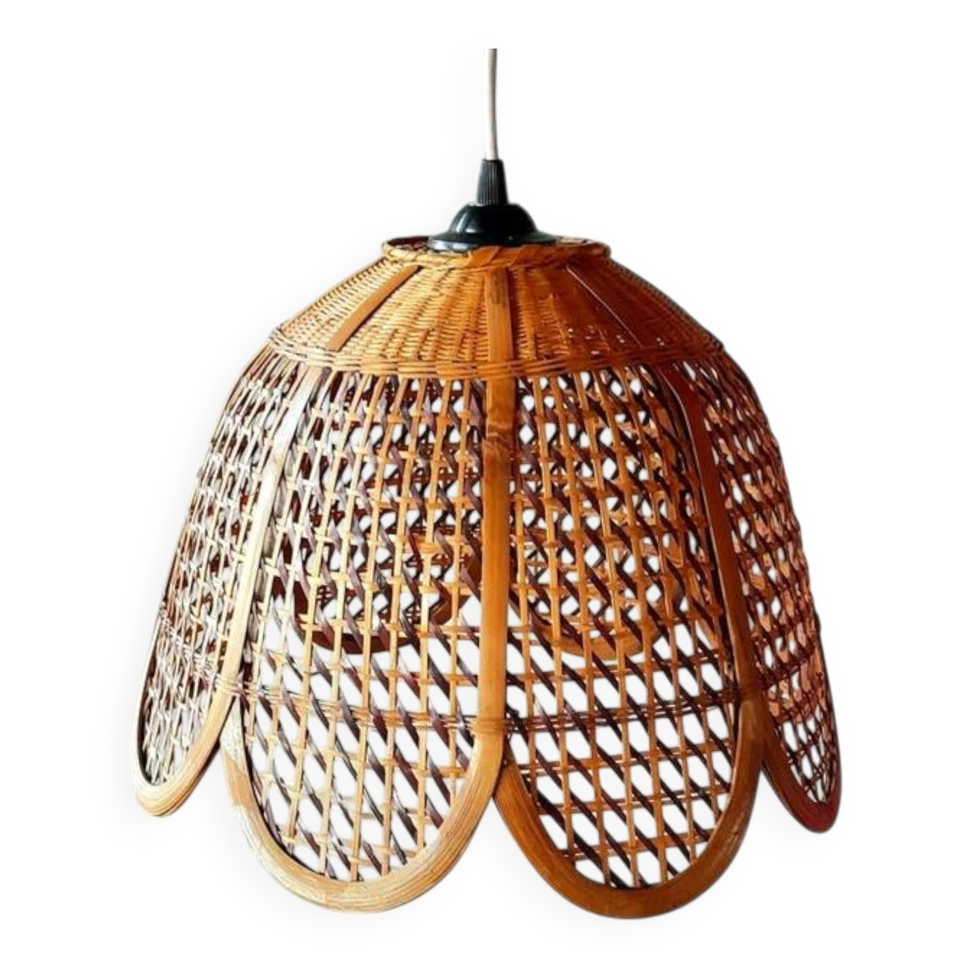 Openwork bamboo suspension