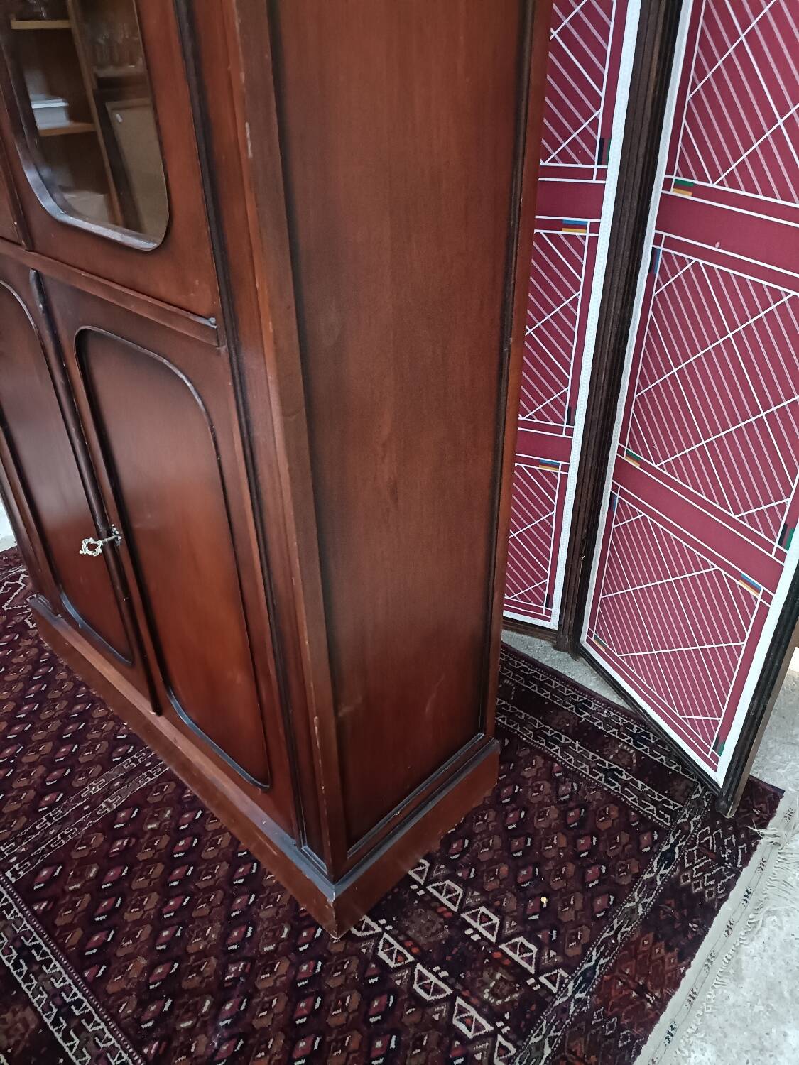 Vaisselier style classique avec partie vitrine