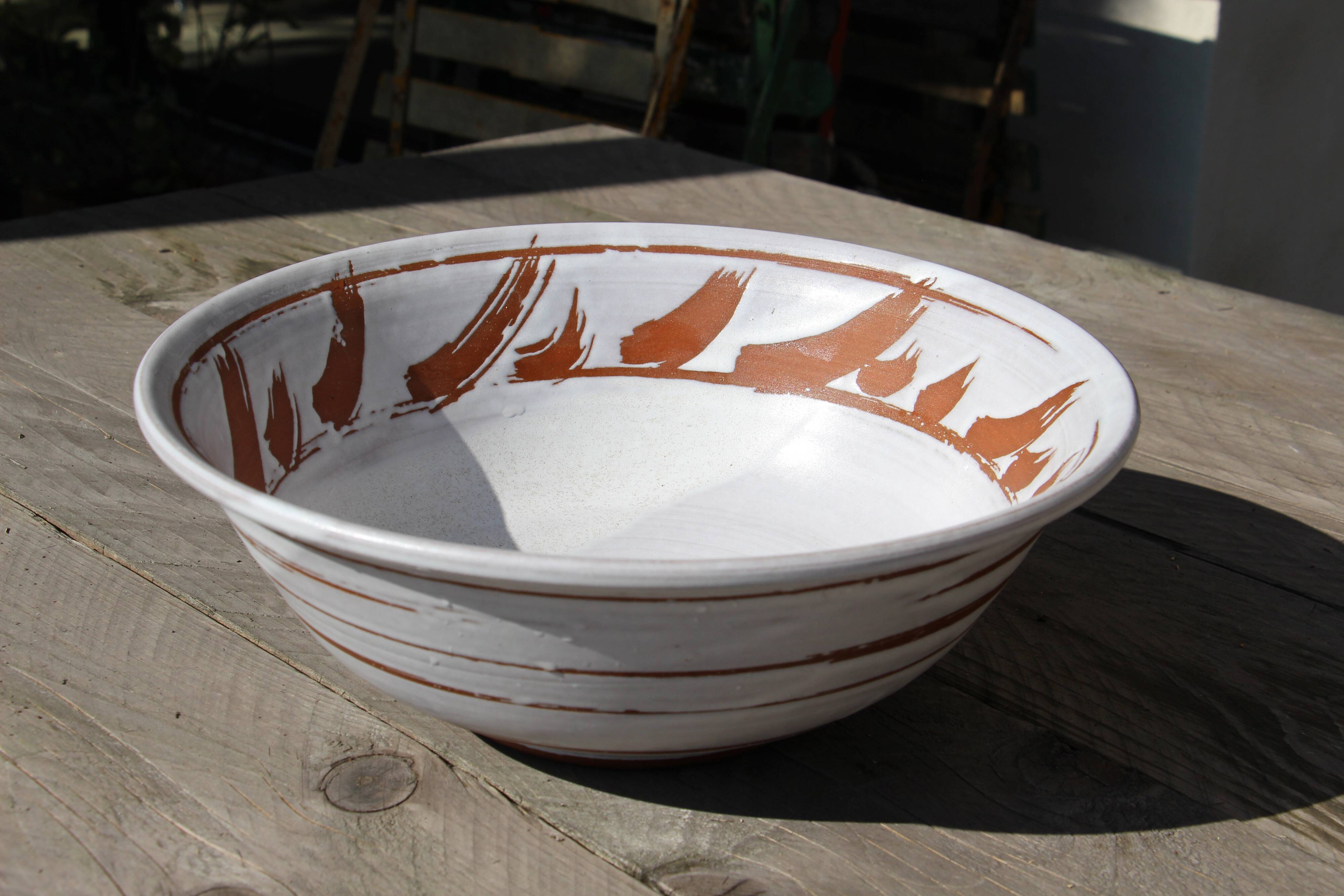 Stoneware salad bowl