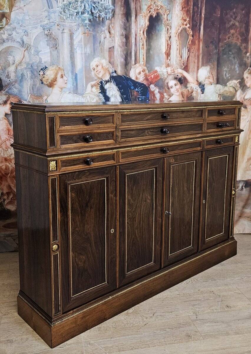 Sideboard in rosewood in the Charles X style, of fine cabinetmaking quality.